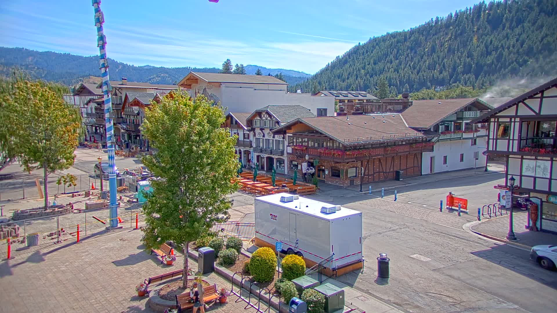 Leavenworth Village 801 Font St.  Walking Street View Live Cam - Leavenworth, Chelan, Washington, USA