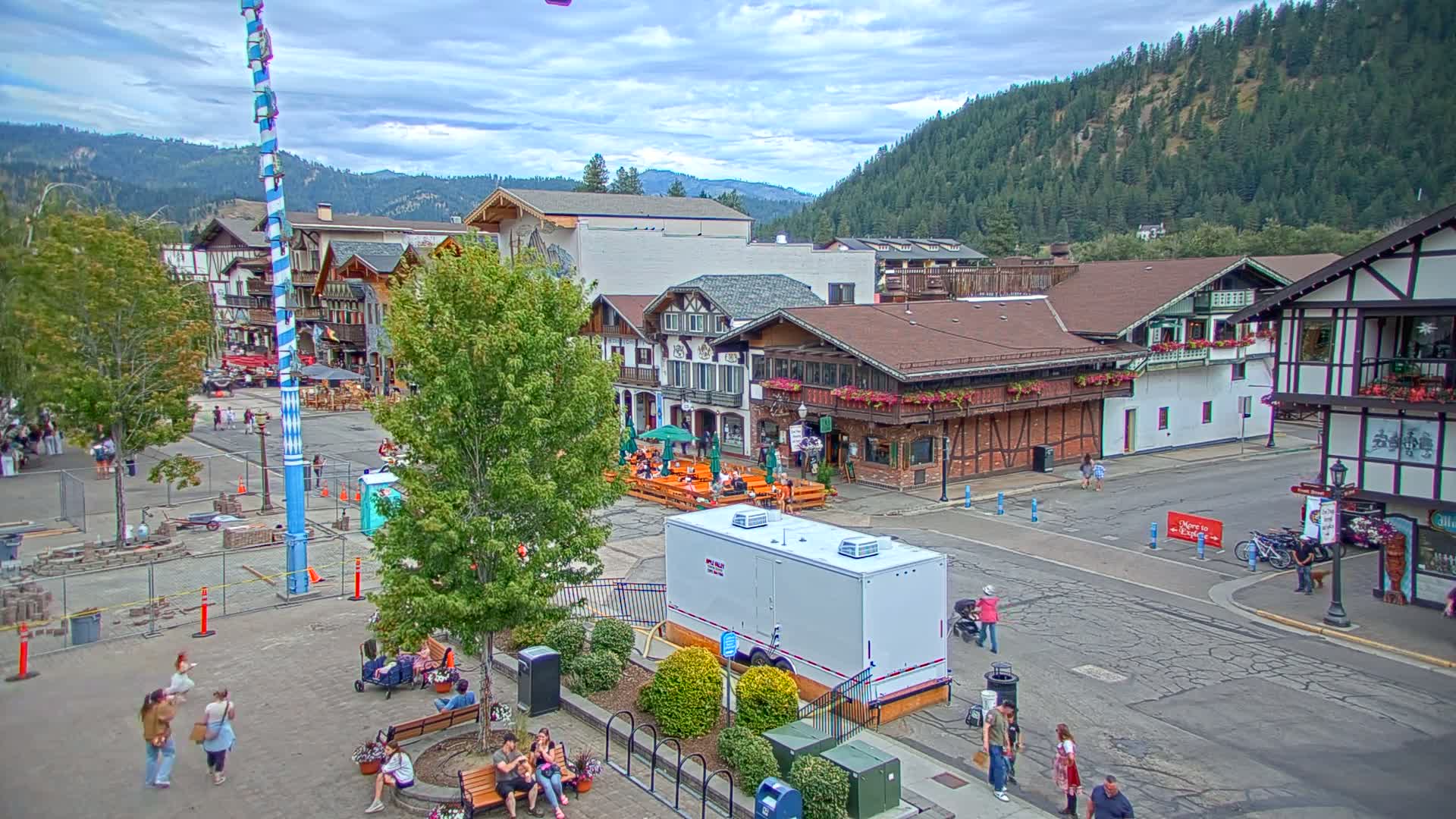 Leavenworth Village 801 Font St.  Walking Street View Live Cam - Leavenworth, Chelan, Washington, USA