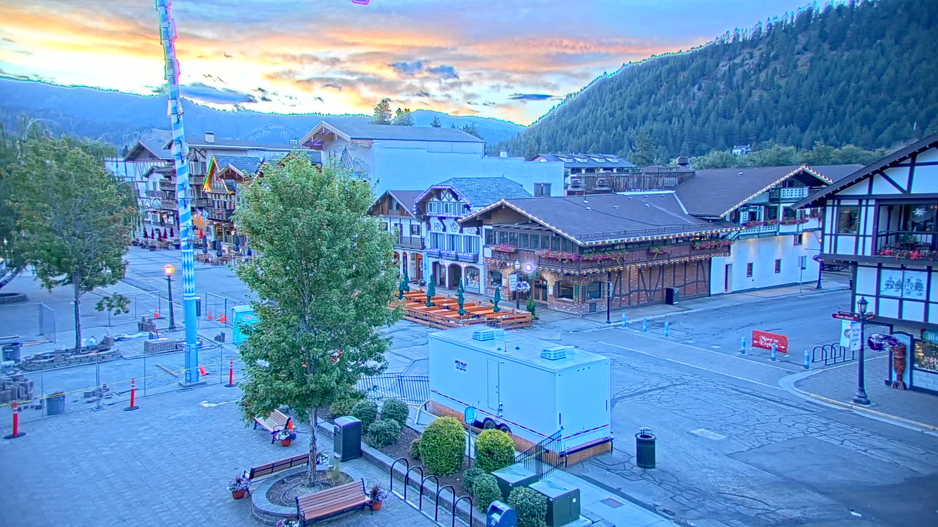 Leavenworth Village 801 Font St.  Walking Street View Live Cam - Leavenworth, Chelan, Washington, USA