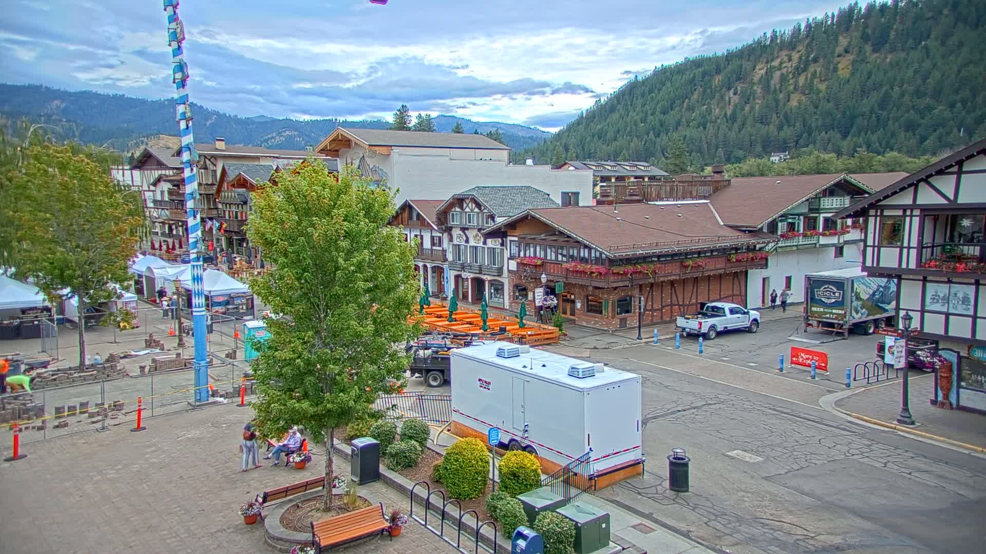 Leavenworth Village 801 Font St.  Walking Street View Live Cam - Leavenworth, Chelan, Washington, USA