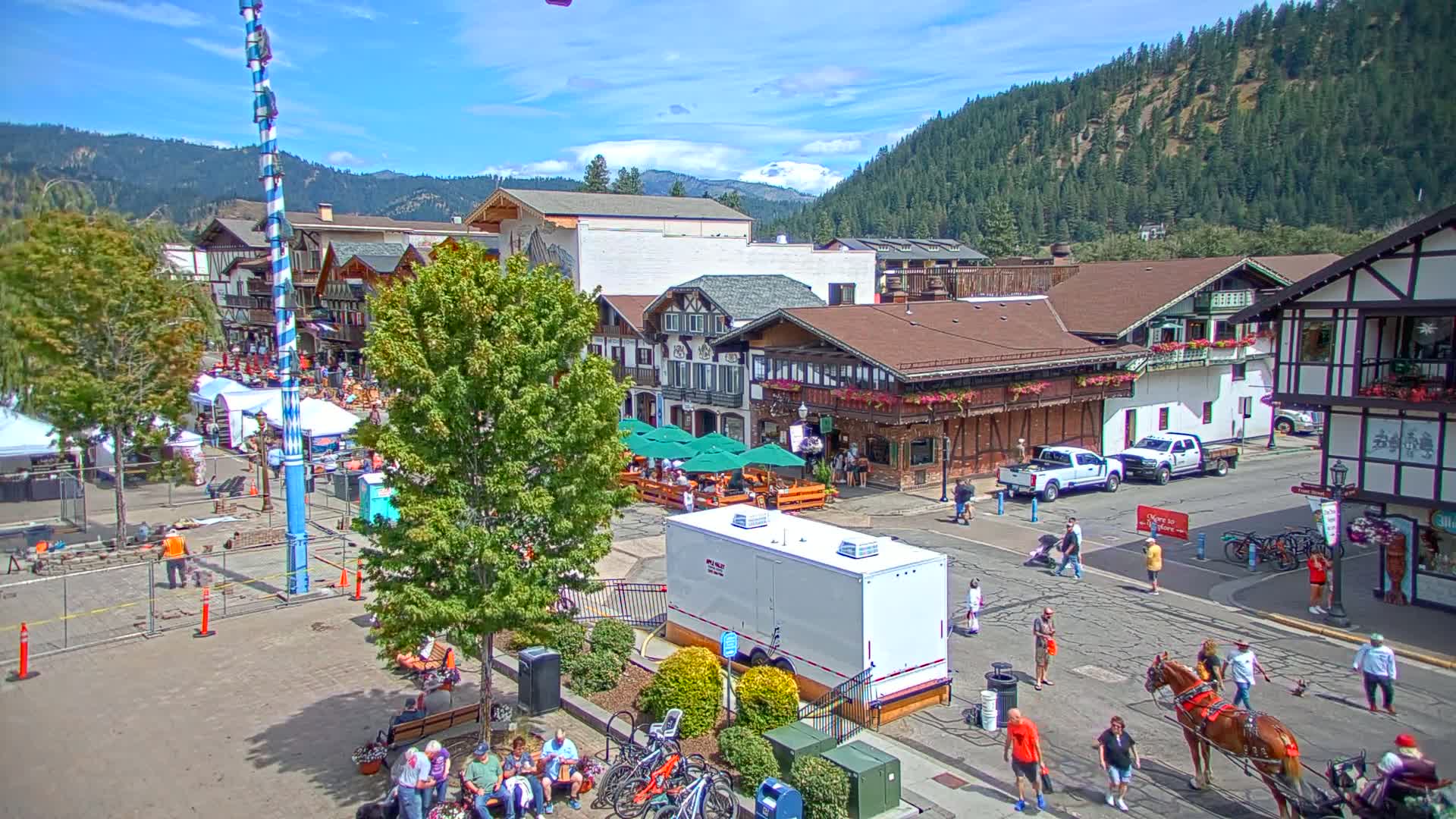 Leavenworth Village 801 Font St.  Walking Street View Live Cam - Leavenworth, Chelan, Washington, USA