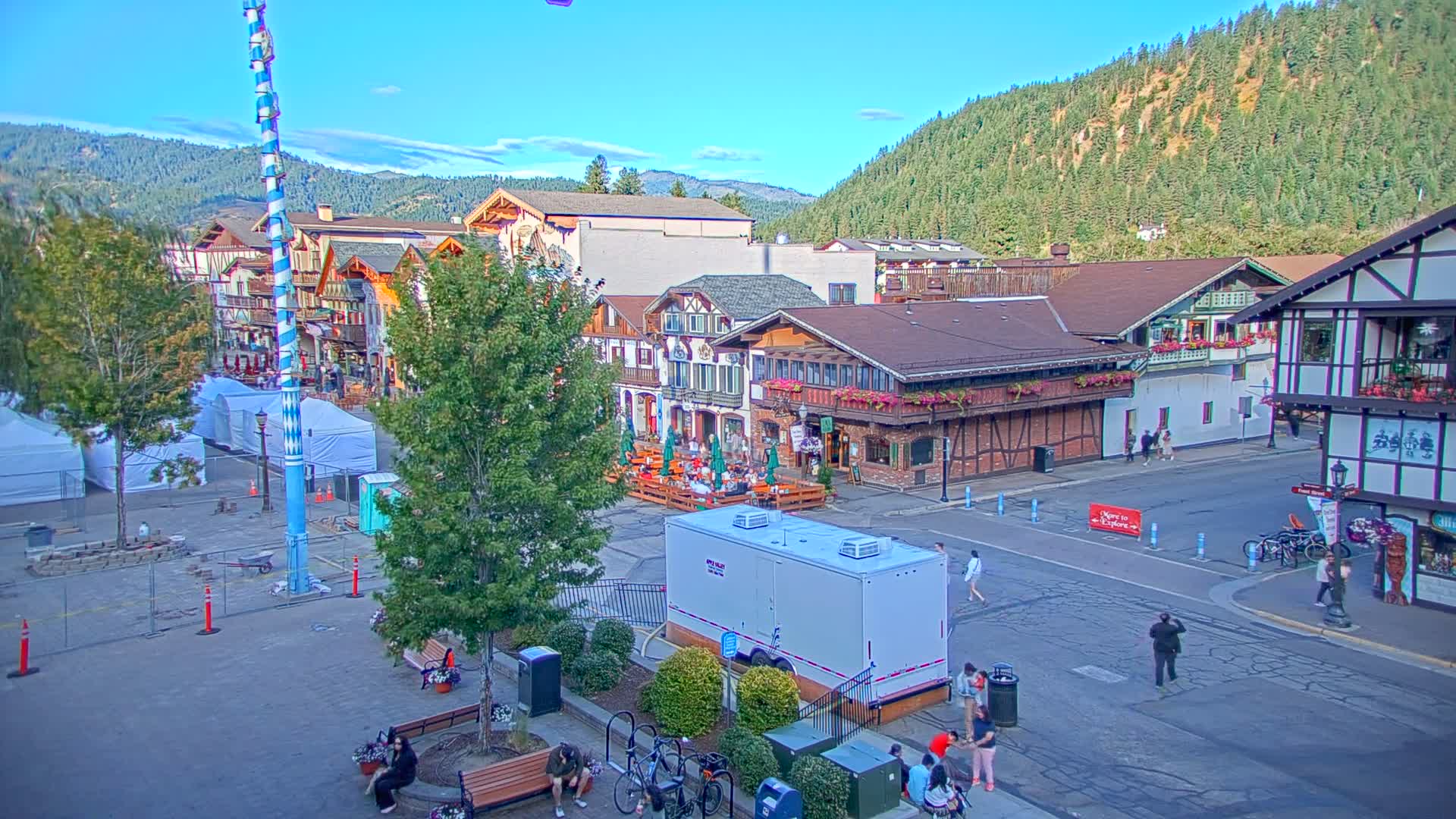 Leavenworth Village 801 Font St.  Walking Street View Live Cam - Leavenworth, Chelan, Washington, USA
