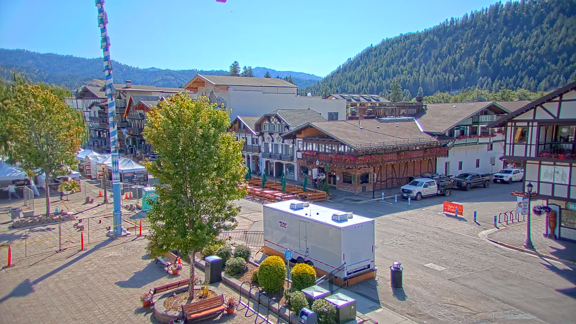 Leavenworth Village 801 Font St.  Walking Street View Live Cam - Leavenworth, Chelan, Washington, USA