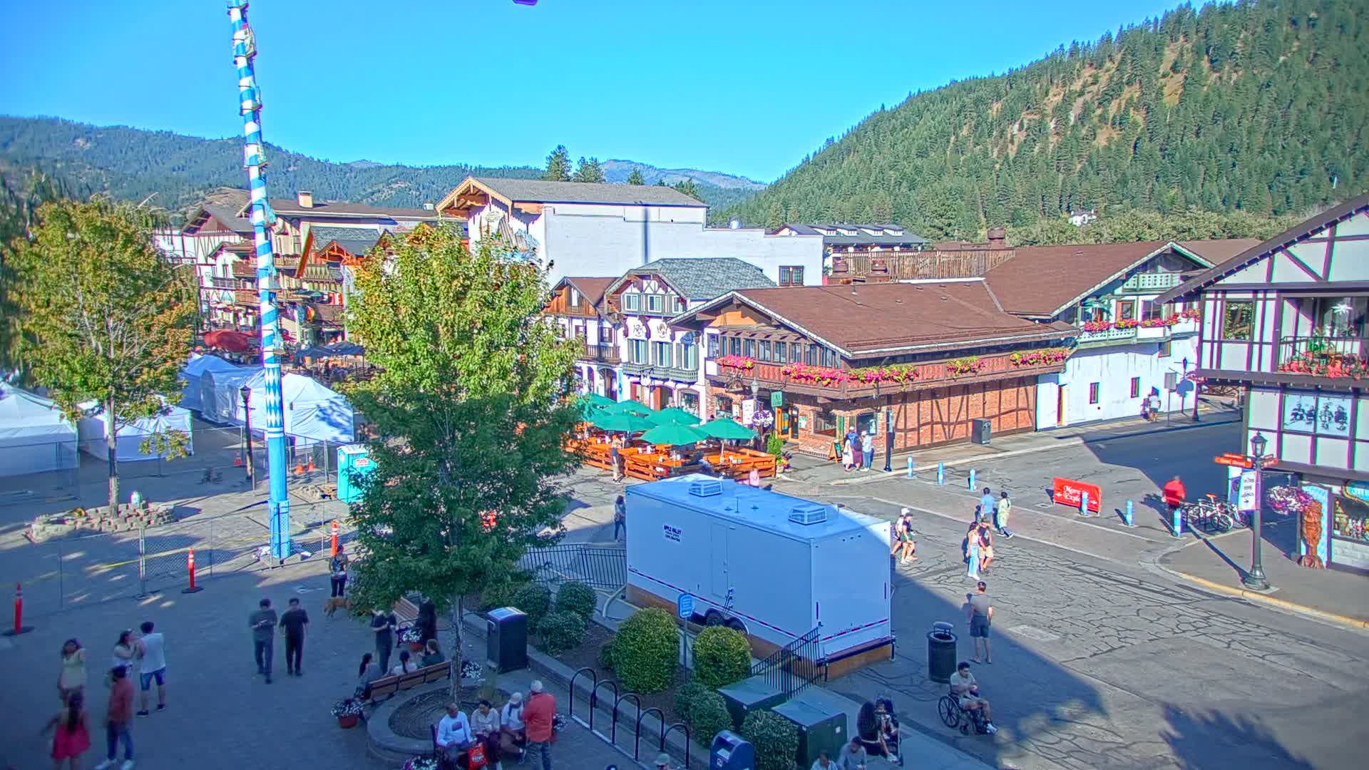 Leavenworth Village 801 Font St.  Walking Street View Live Cam - Leavenworth, Chelan, Washington, USA