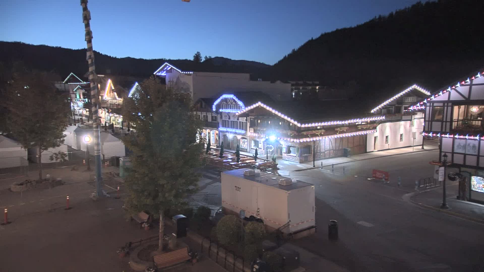 Leavenworth Village 801 Font St.  Walking Street View Live Cam - Leavenworth, Chelan, Washington, USA