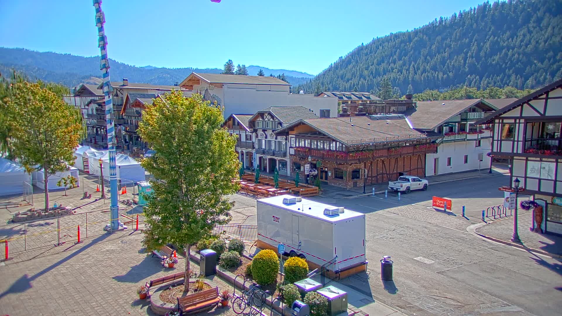 Leavenworth Village 801 Font St.  Walking Street View Live Cam - Leavenworth, Chelan, Washington, USA