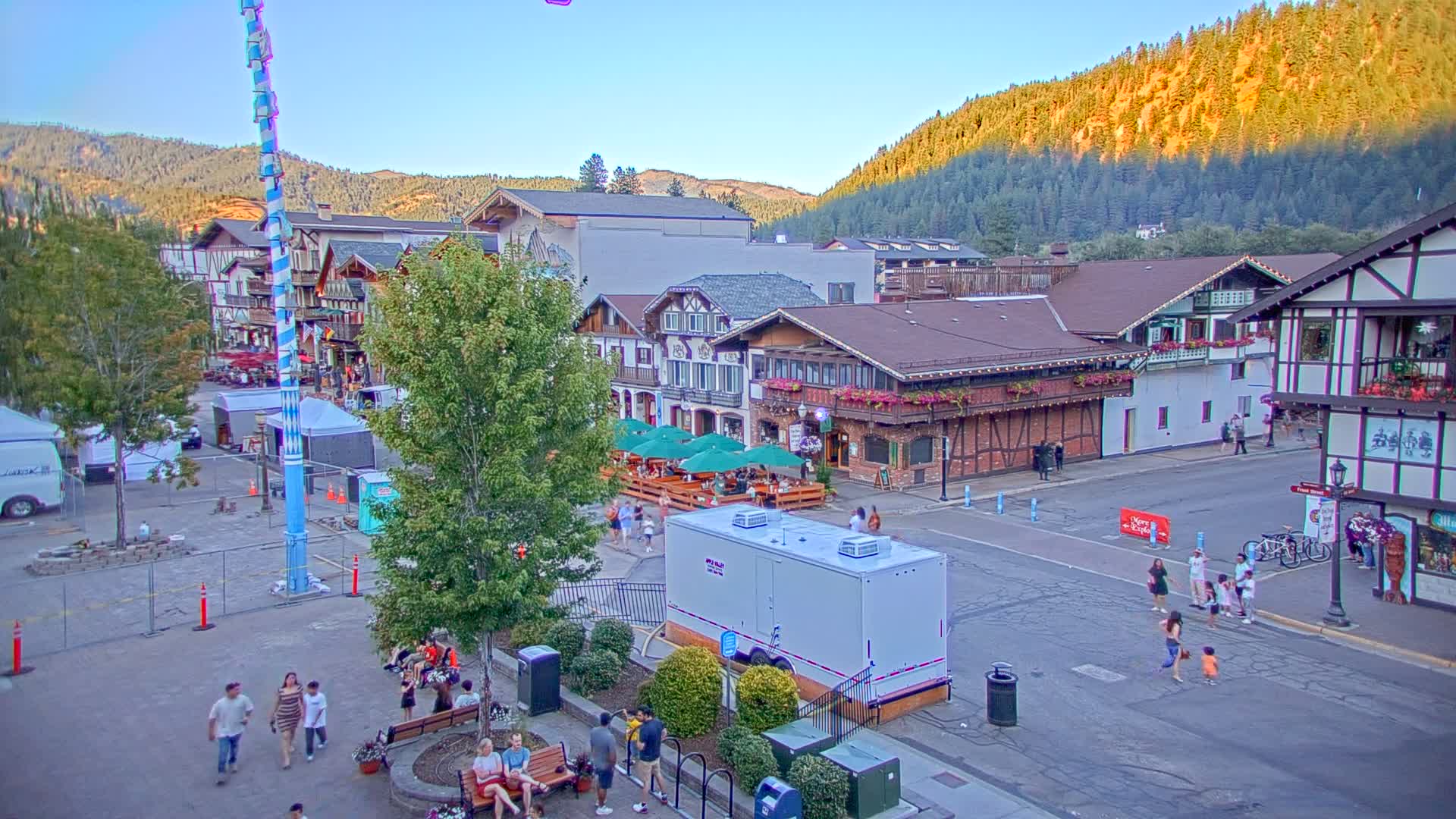 Leavenworth Village 801 Font St.  Walking Street View Live Cam - Leavenworth, Chelan, Washington, USA