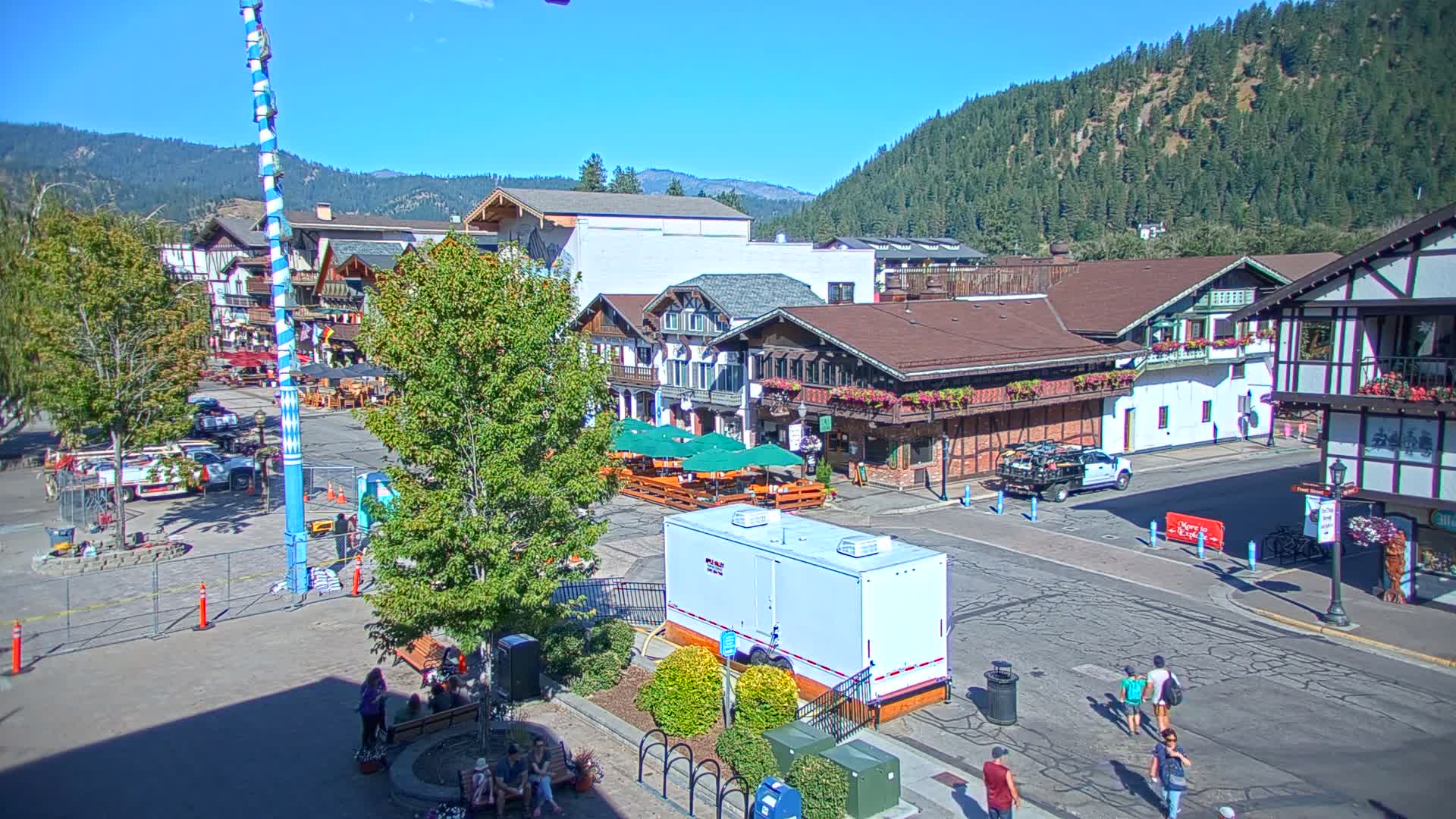 Leavenworth Village 801 Font St.  Walking Street View Live Cam - Leavenworth, Chelan, Washington, USA