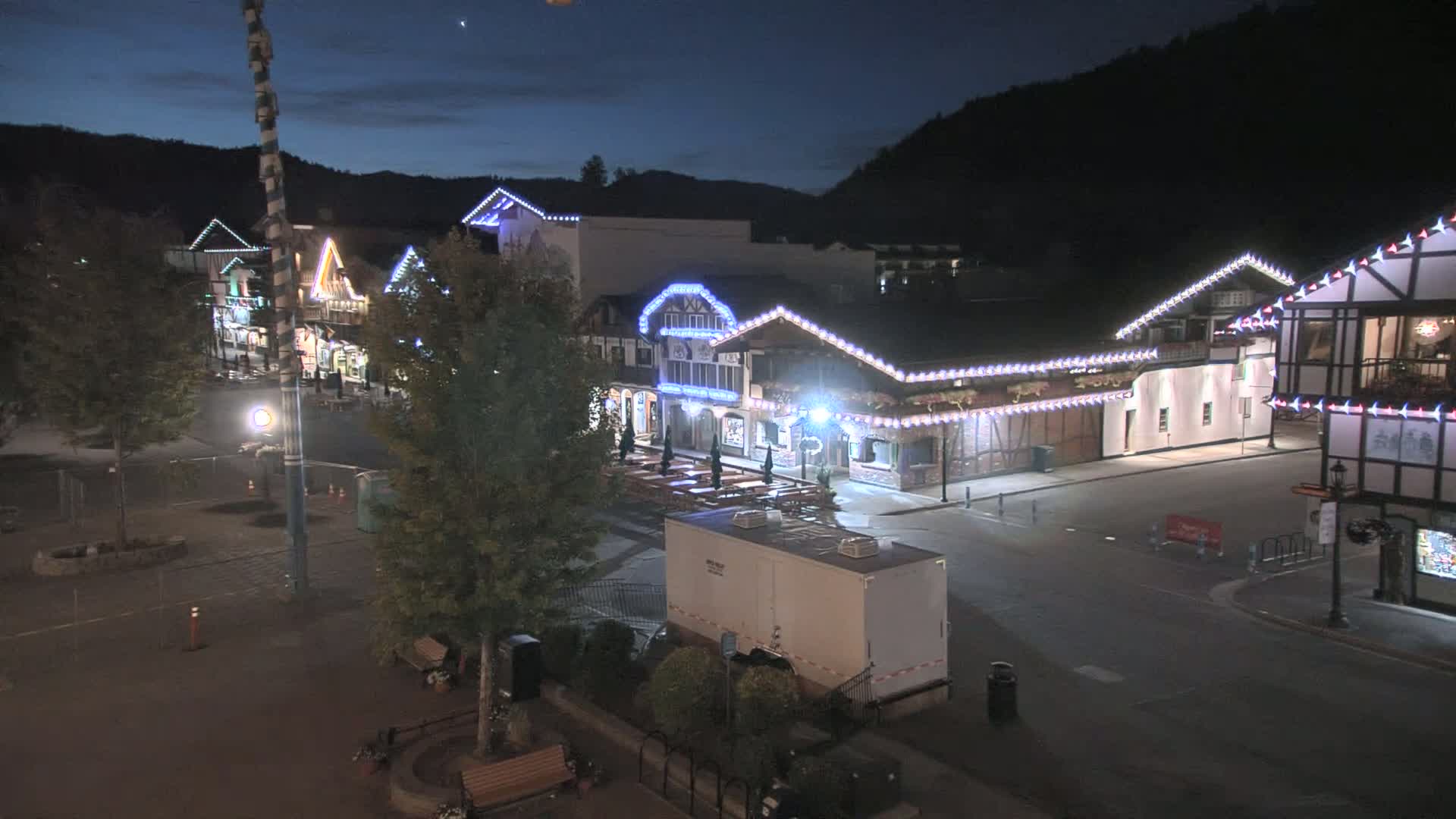 Leavenworth Village 801 Font St.  Walking Street View Live Cam - Leavenworth, Chelan, Washington, USA