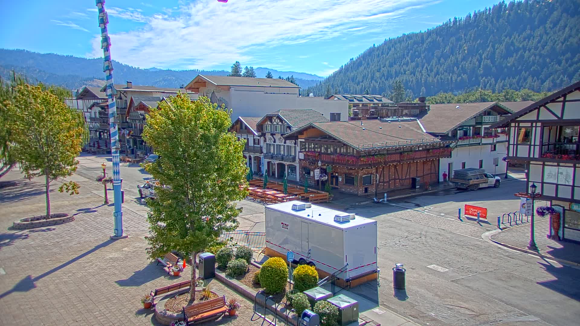 Leavenworth Village 801 Font St.  Walking Street View Live Cam - Leavenworth, Chelan, Washington, USA
