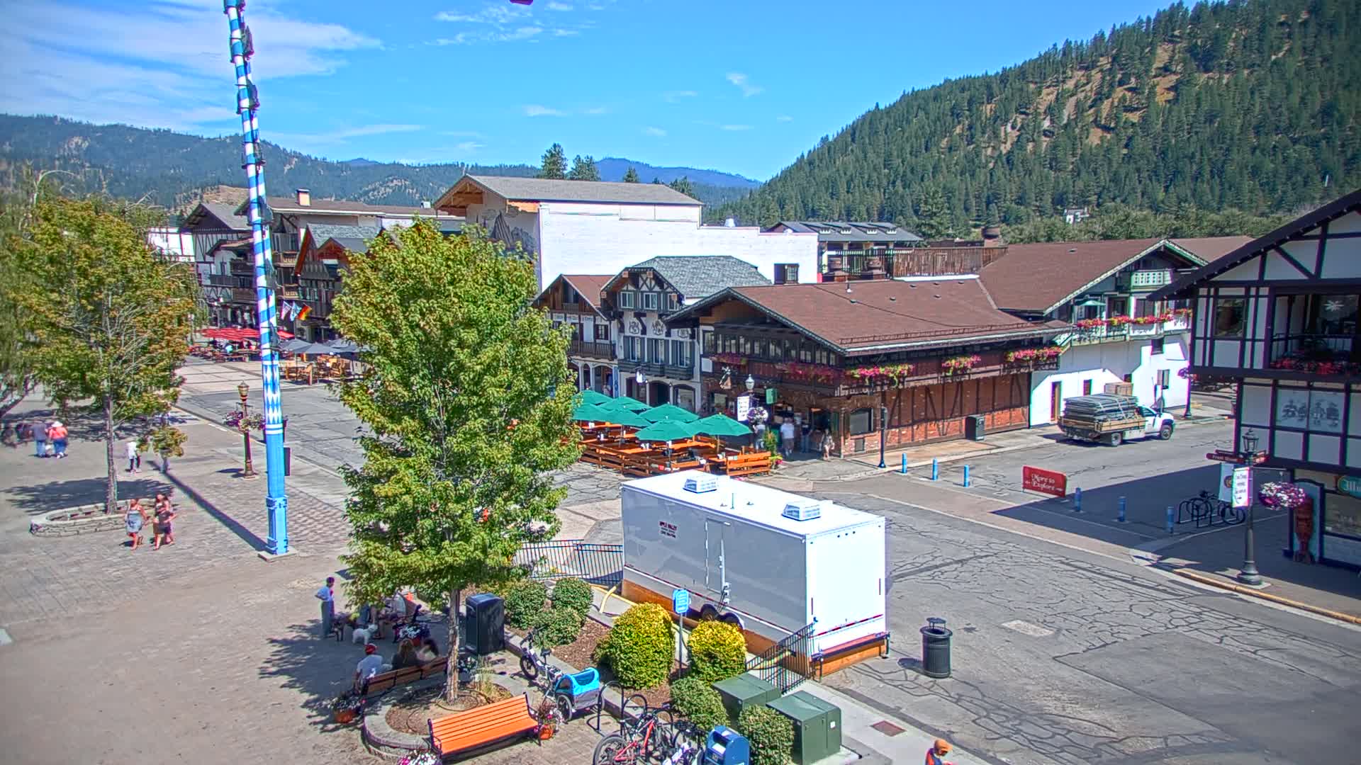 Leavenworth Village 801 Font St.  Walking Street View Live Cam - Leavenworth, Chelan, Washington, USA