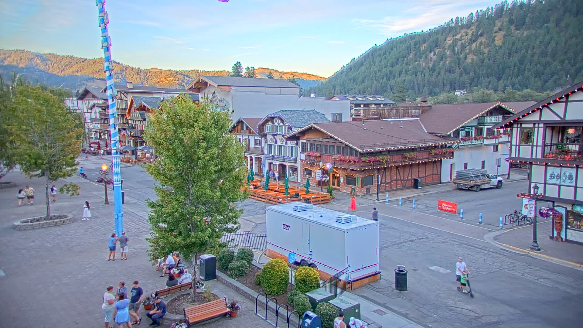 Leavenworth Village 801 Font St.  Walking Street View Live Cam - Leavenworth, Chelan, Washington, USA