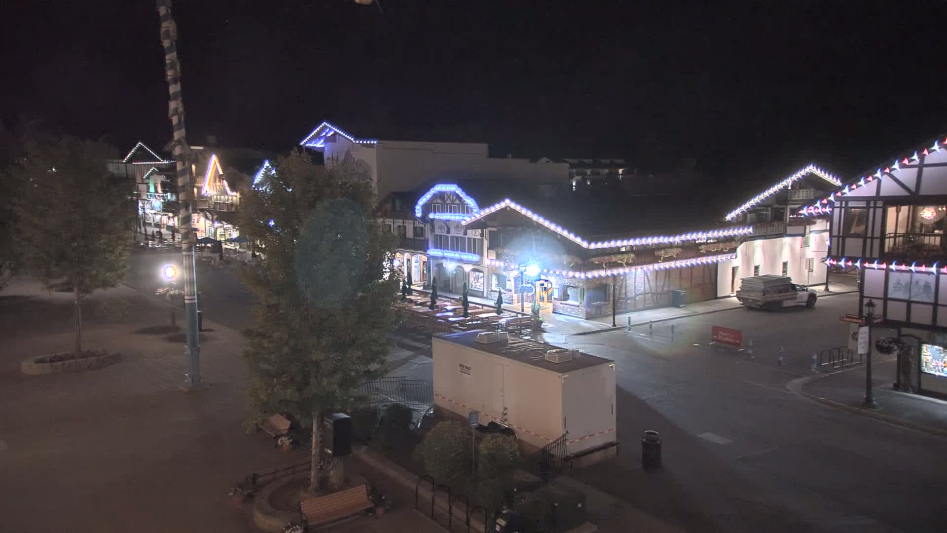 Leavenworth Village 801 Font St.  Walking Street View Live Cam - Leavenworth, Chelan, Washington, USA