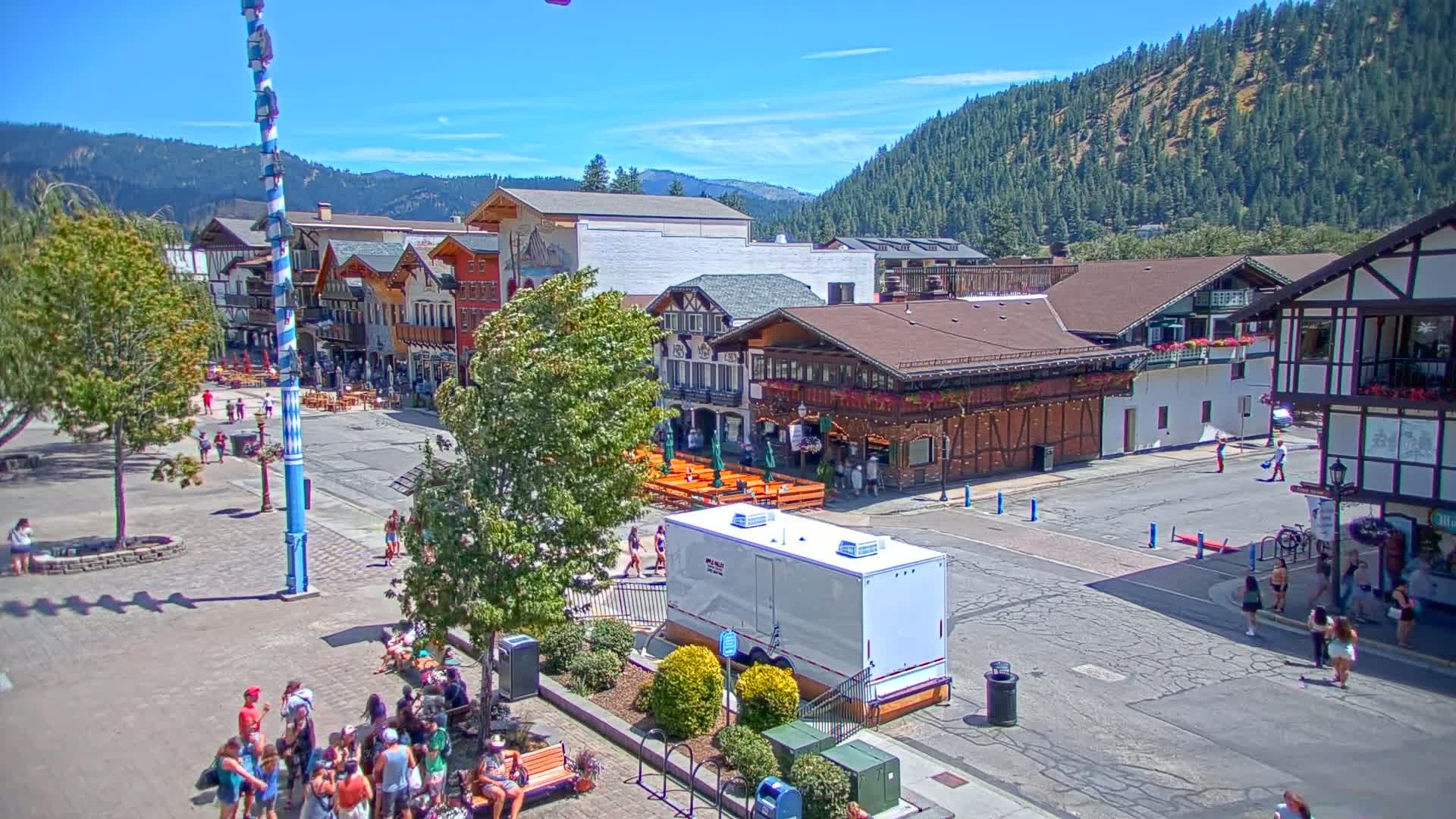Leavenworth Village 801 Font St.  Walking Street View Live Cam - Leavenworth, Chelan, Washington, USA