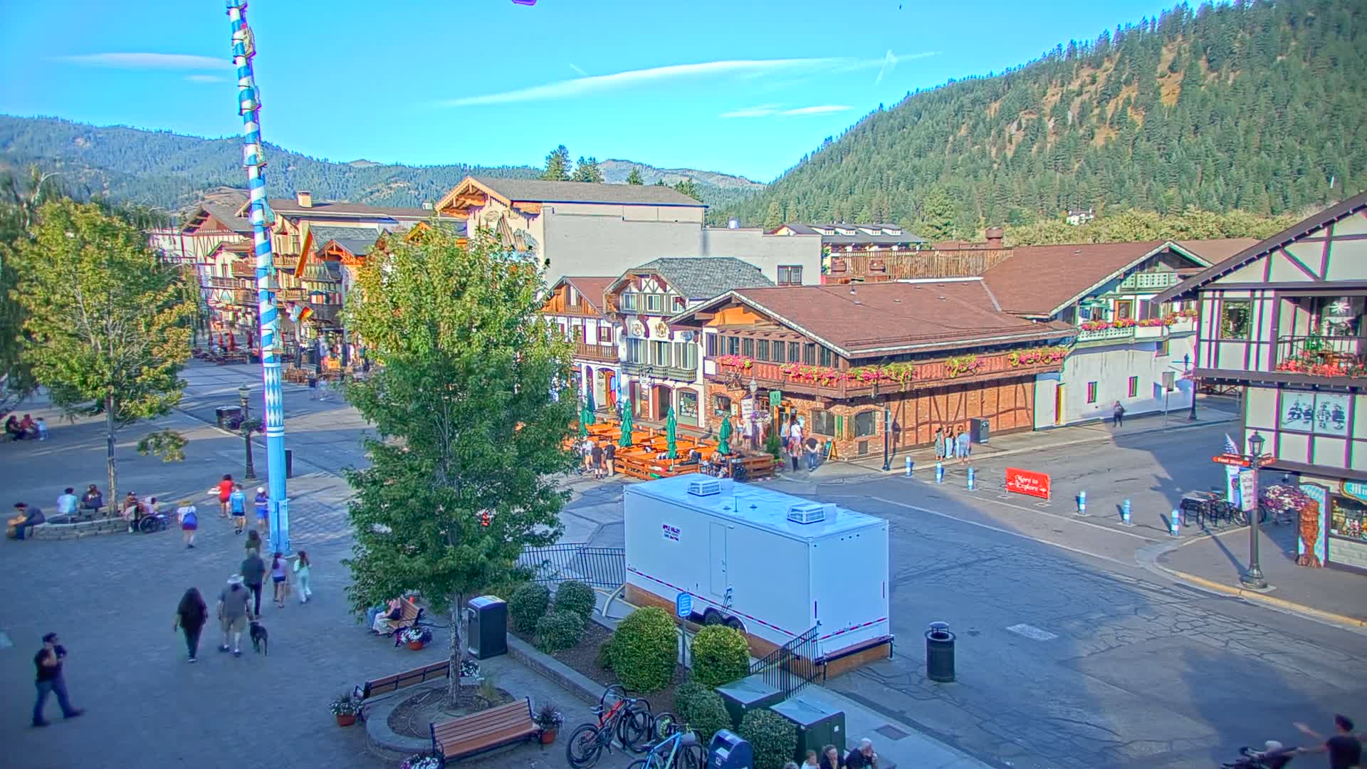 Leavenworth Village 801 Font St.  Walking Street View Live Cam - Leavenworth, Chelan, Washington, USA