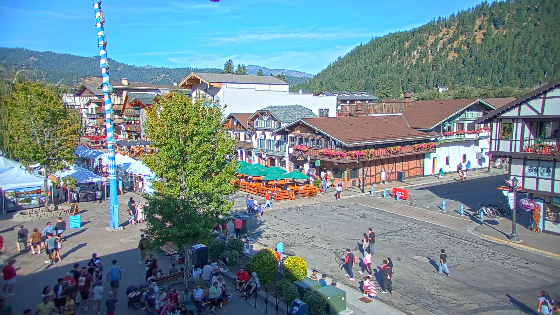 Leavenworth Village 801 Font St.  Walking Street View Live Cam - Leavenworth, Chelan, Washington, USA