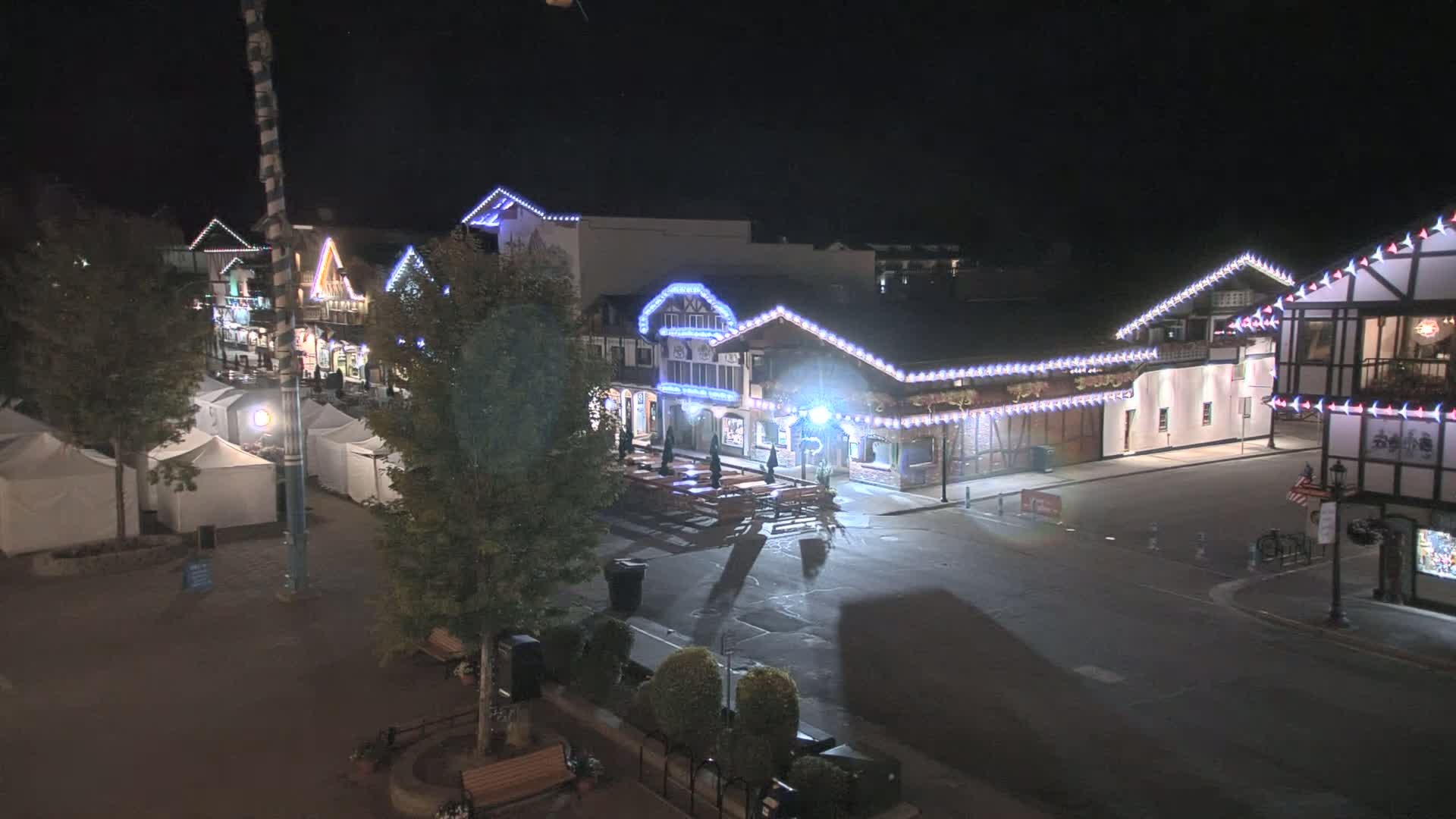 Leavenworth Village 801 Font St.  Walking Street View Live Cam - Leavenworth, Chelan, Washington, USA