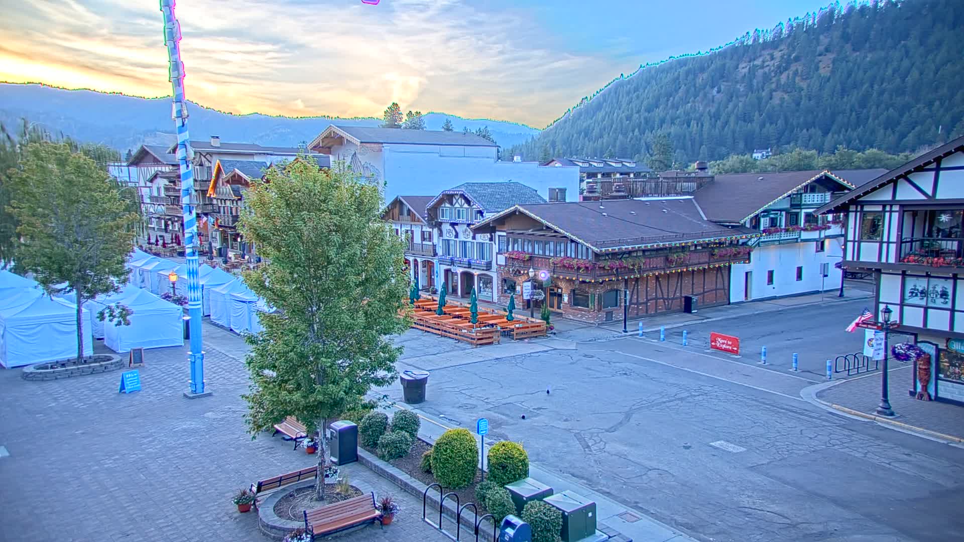 Leavenworth Village 801 Font St.  Walking Street View Live Cam - Leavenworth, Chelan, Washington, USA