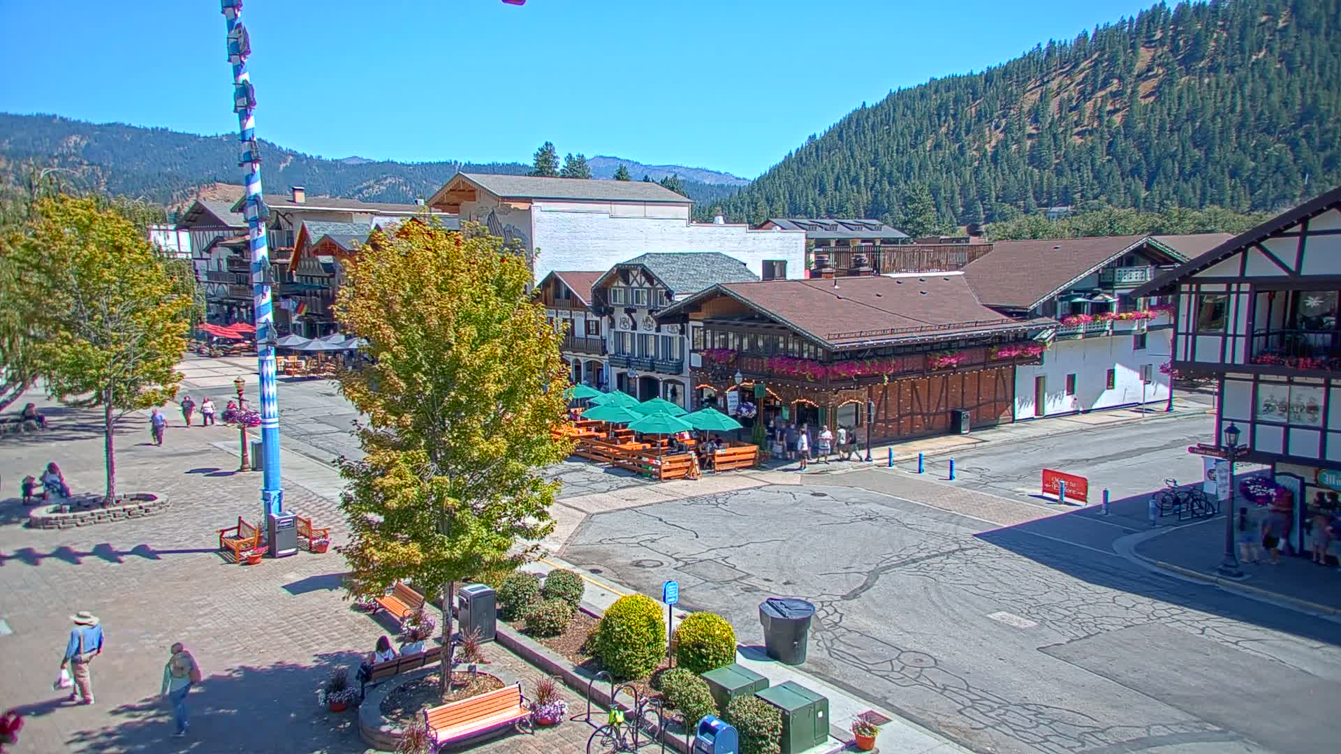 Leavenworth Village 801 Font St.  Walking Street View Live Cam - Leavenworth, Chelan, Washington, USA