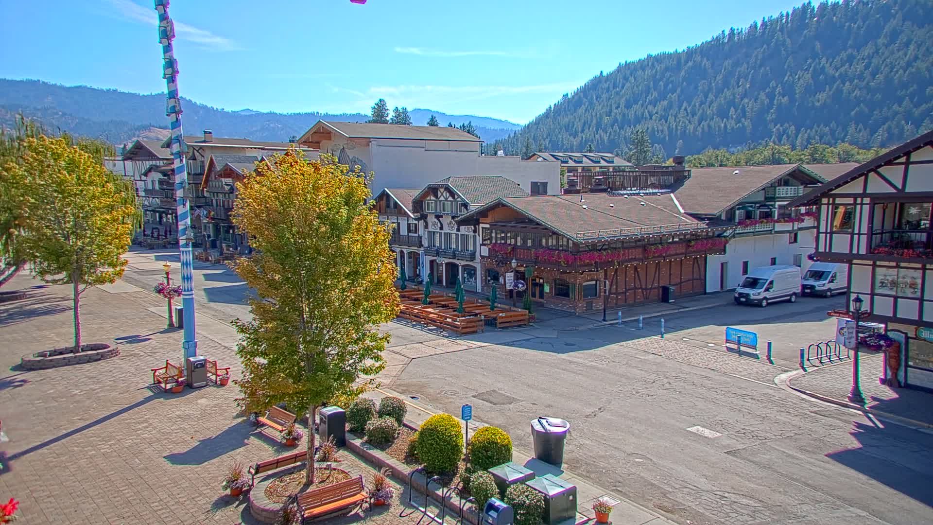 Leavenworth Village 801 Font St.  Walking Street View Live Cam - Leavenworth, Chelan, Washington, USA