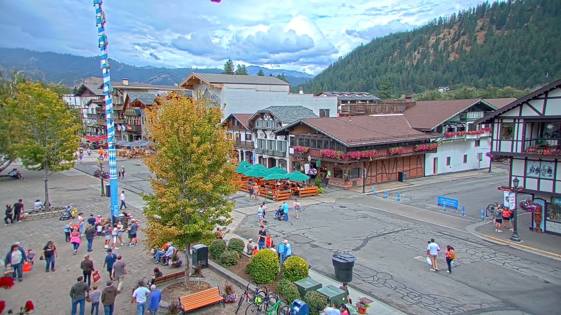 Leavenworth Village 801 Font St.  Walking Street View Live Cam - Leavenworth, Chelan, Washington, USA