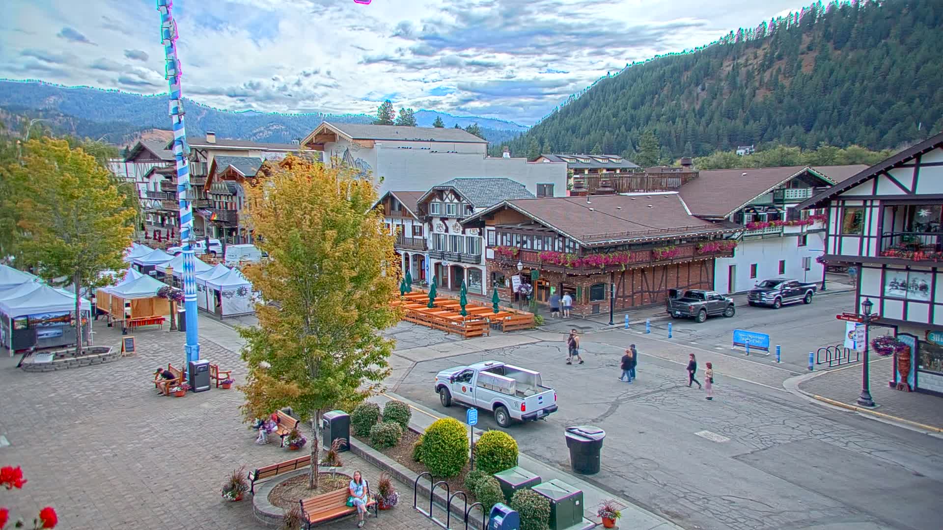 Leavenworth Village 801 Font St.  Walking Street View Live Cam - Leavenworth, Chelan, Washington, USA