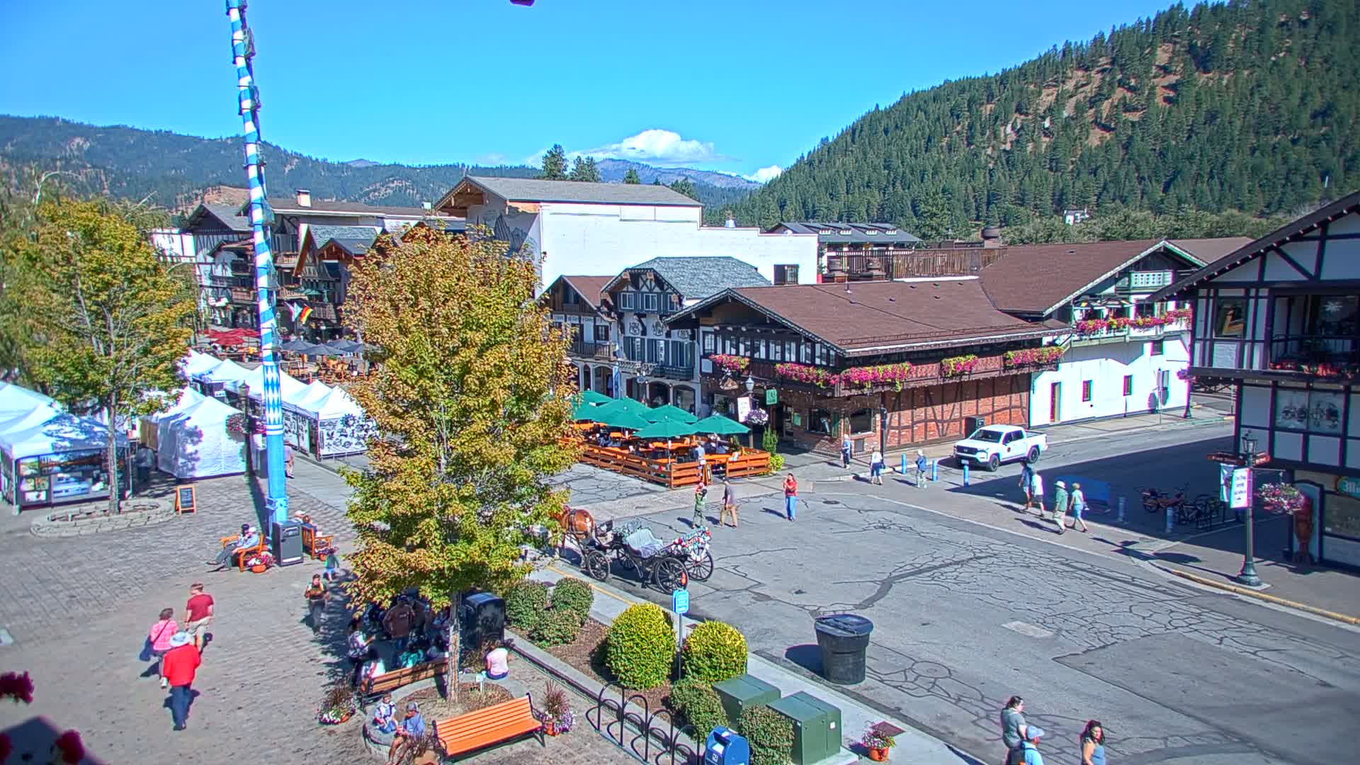 Leavenworth Village 801 Font St.  Walking Street View Live Cam - Leavenworth, Chelan, Washington, USA