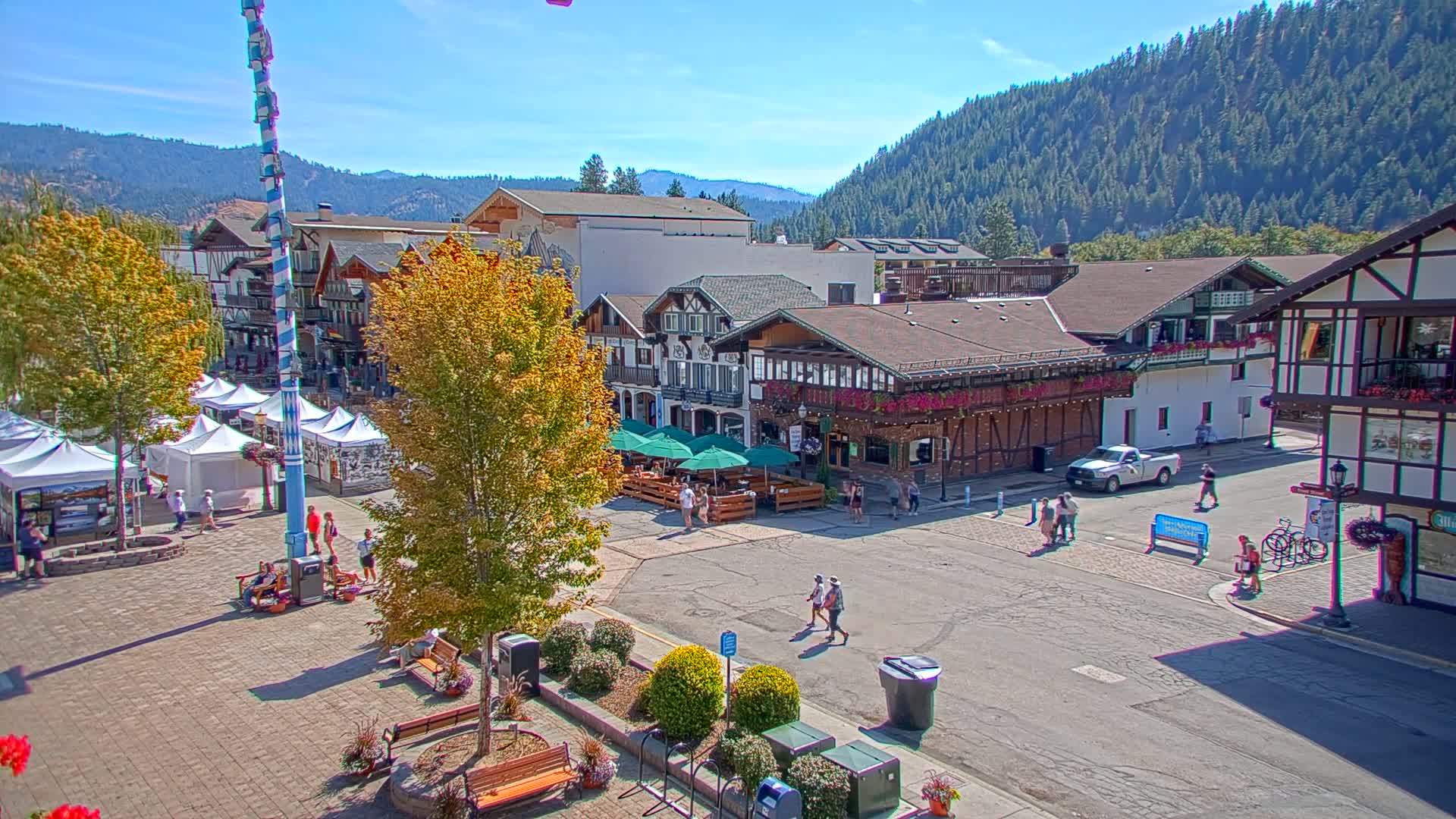 Leavenworth Village 801 Font St.  Walking Street View Live Cam - Leavenworth, Chelan, Washington, USA