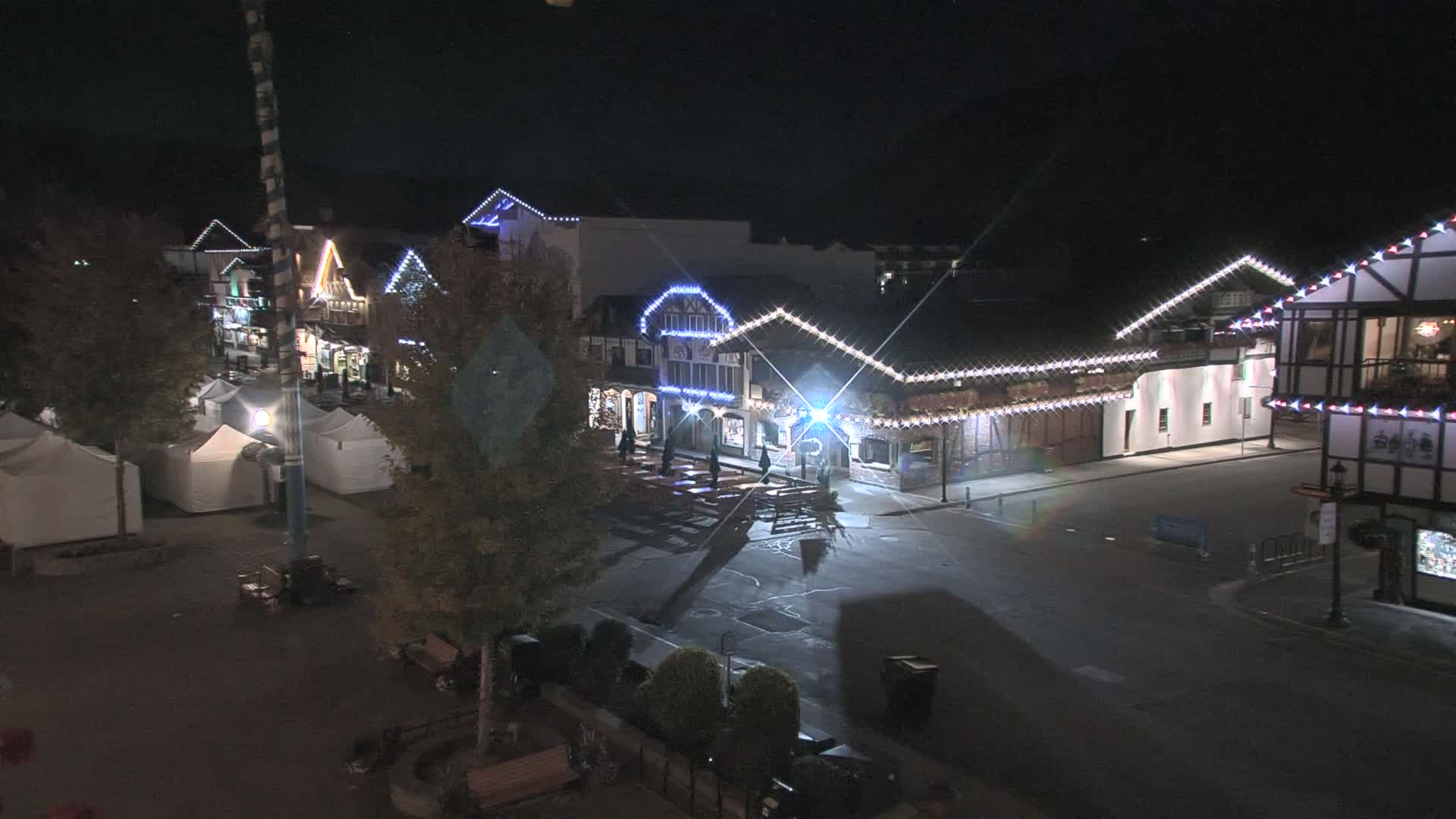 Leavenworth Village 801 Font St.  Walking Street View Live Cam - Leavenworth, Chelan, Washington, USA
