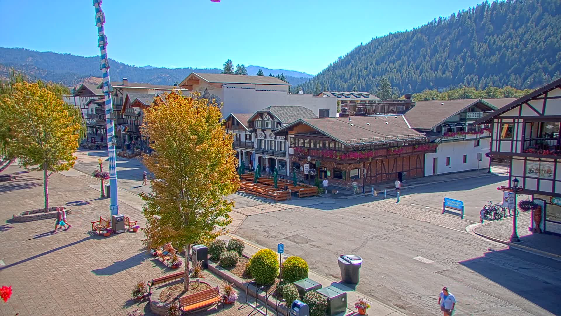 Leavenworth Village 801 Font St.  Walking Street View Live Cam - Leavenworth, Chelan, Washington, USA