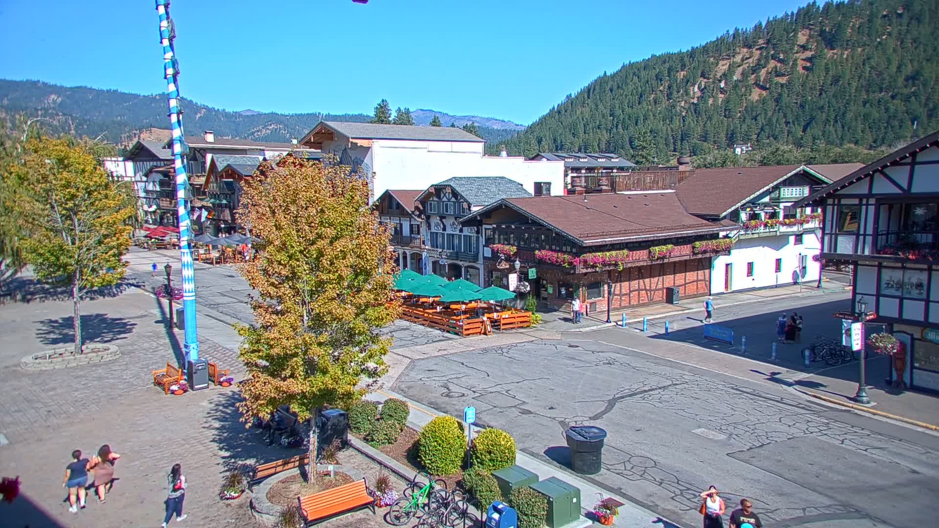 Leavenworth Village 801 Font St.  Walking Street View Live Cam - Leavenworth, Chelan, Washington, USA