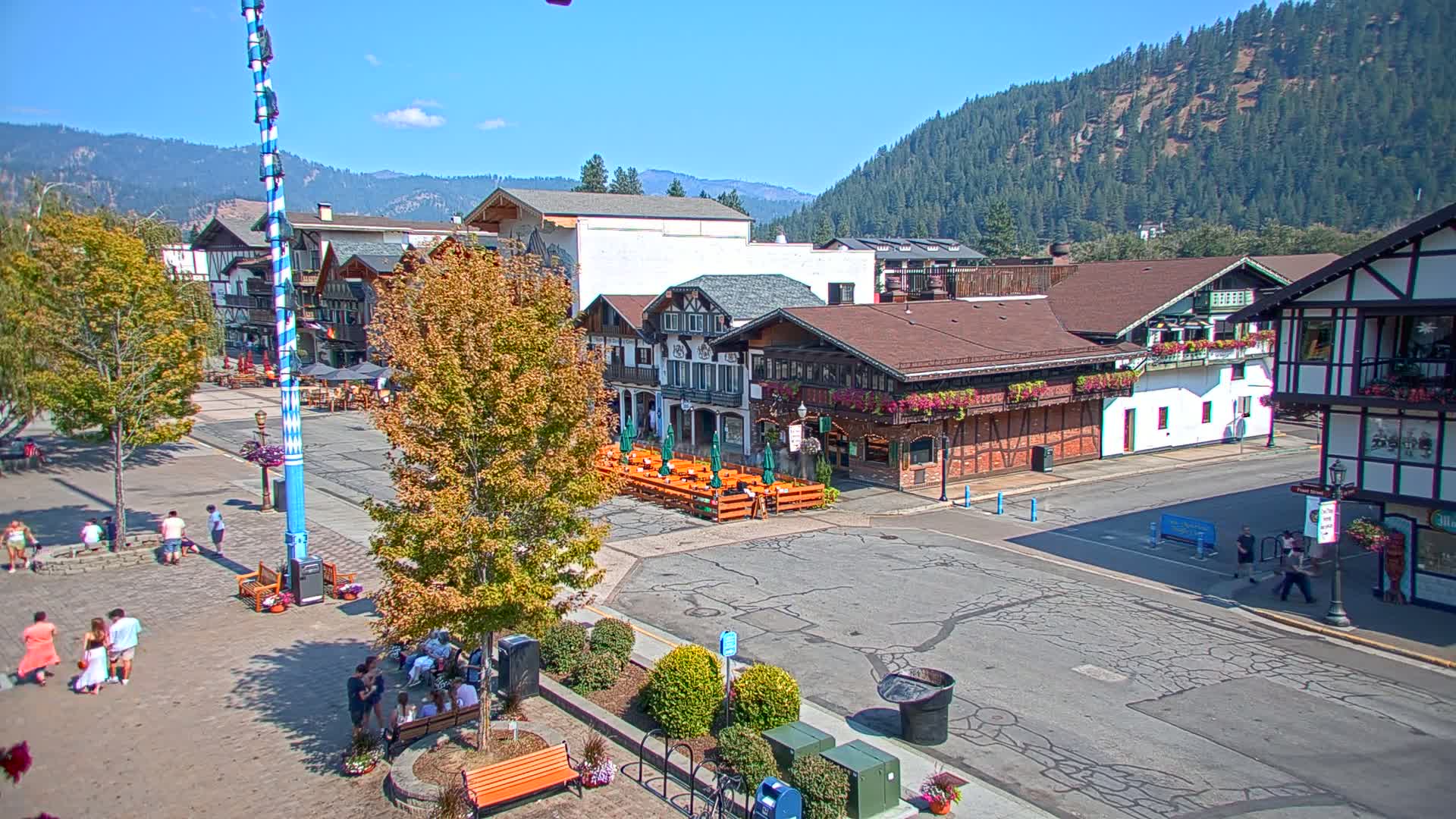 Leavenworth Village 801 Font St.  Walking Street View Live Cam - Leavenworth, Chelan, Washington, USA