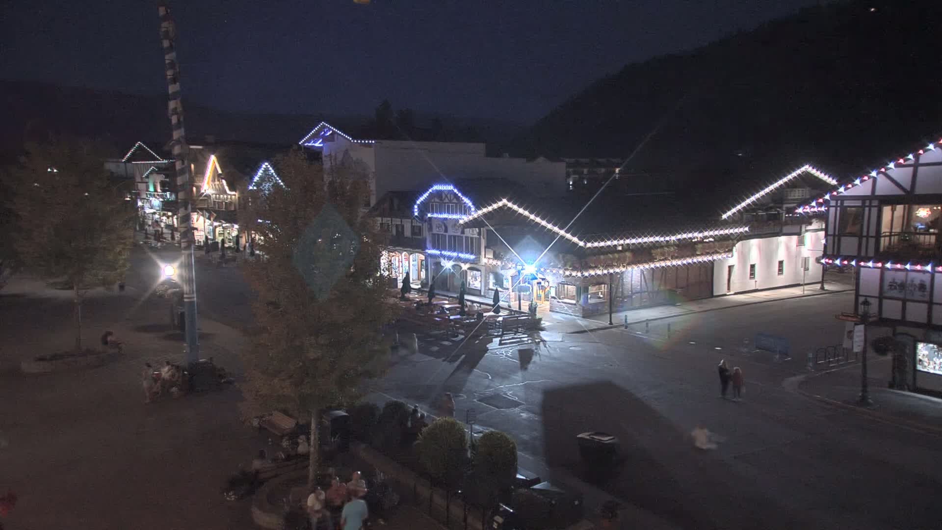 Leavenworth Village 801 Font St.  Walking Street View Live Cam - Leavenworth, Chelan, Washington, USA