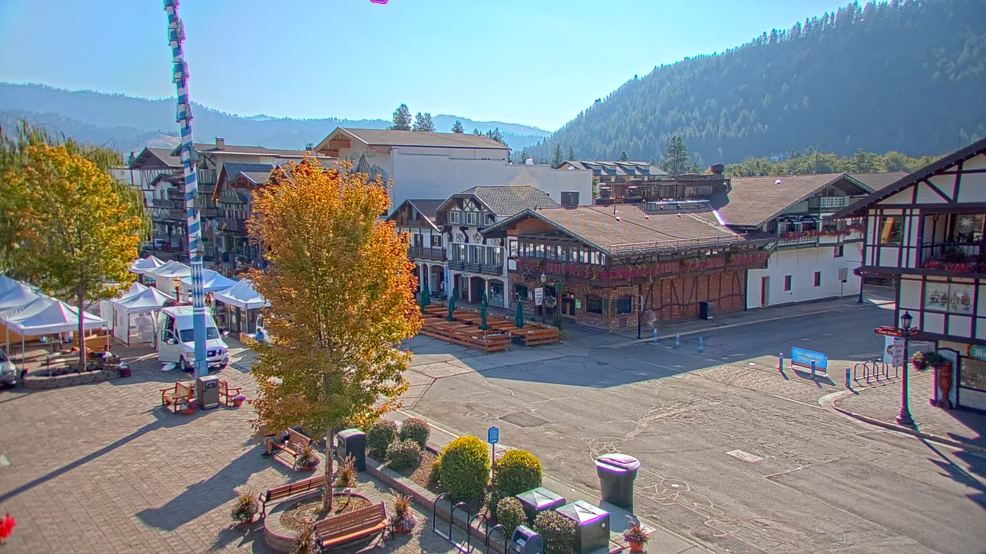 Leavenworth Village 801 Font St.  Walking Street View Live Cam - Leavenworth, Chelan, Washington, USA