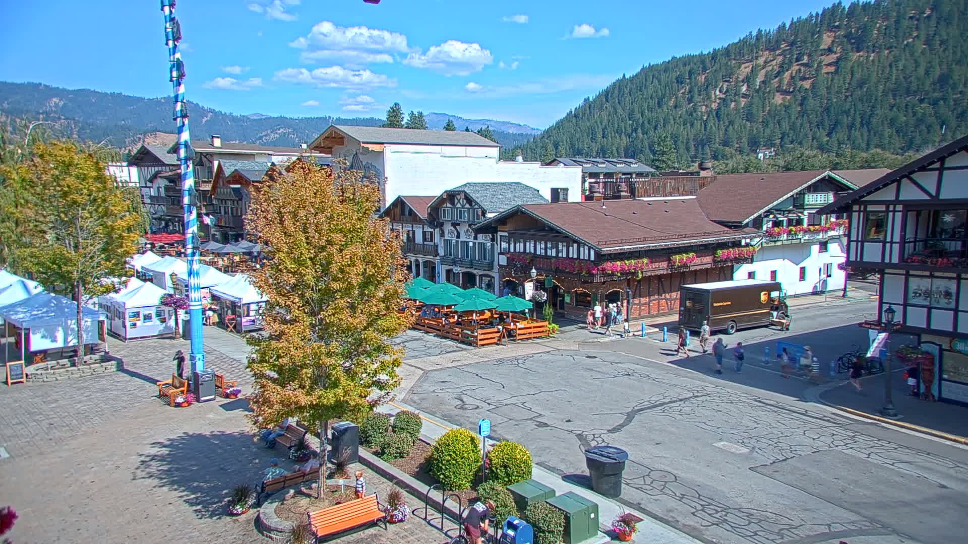 Leavenworth Village 801 Font St.  Walking Street View Live Cam - Leavenworth, Chelan, Washington, USA