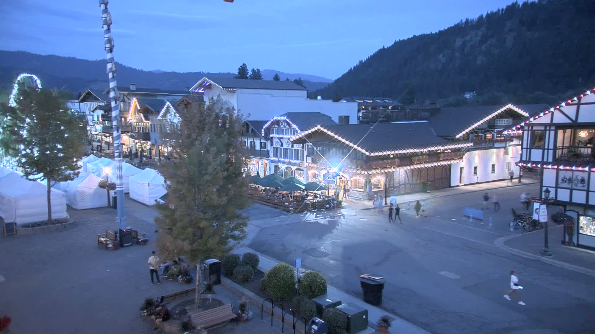 Leavenworth Village 801 Font St.  Walking Street View Live Cam - Leavenworth, Chelan, Washington, USA