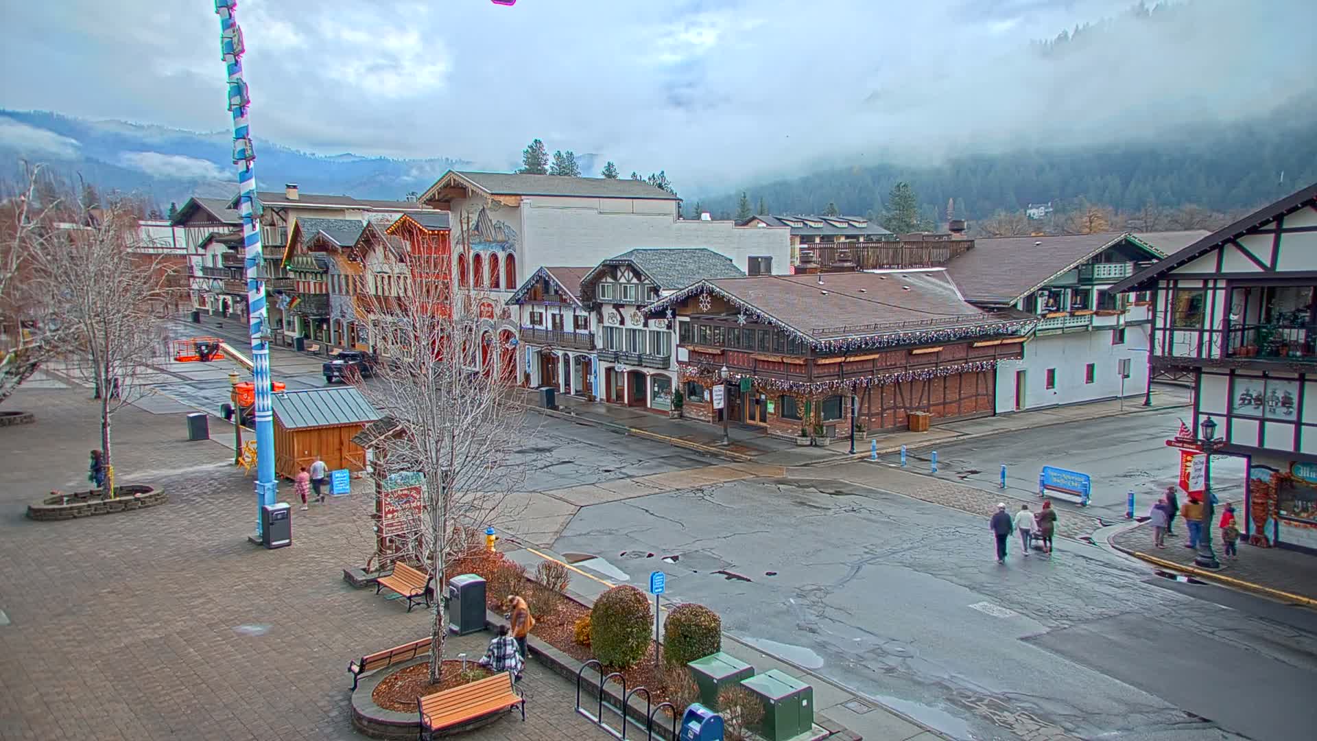 Leavenworth Village 801 Font St.  Walking Street View Live Cam - Leavenworth, Chelan, Washington, USA
