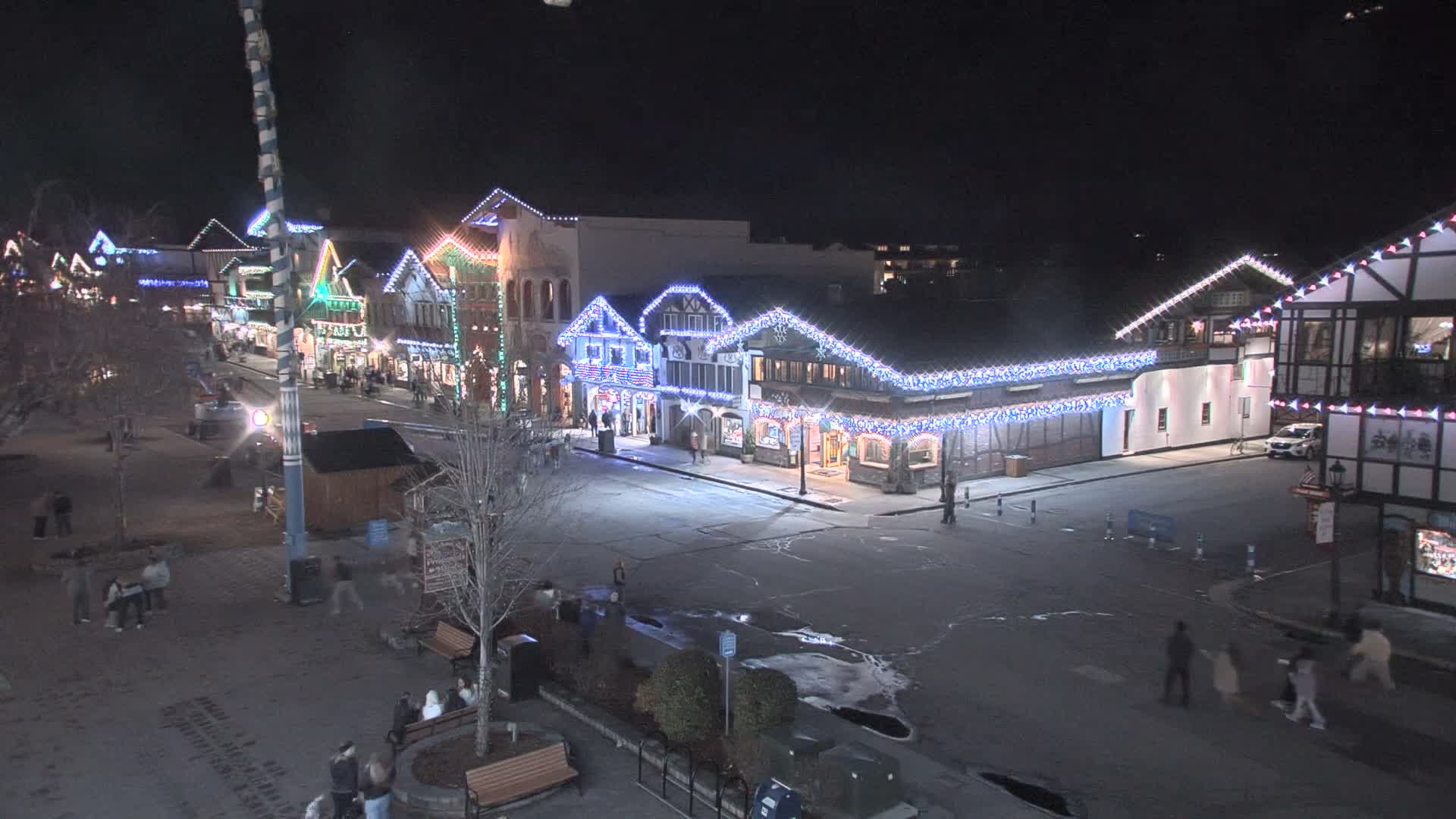 Leavenworth Village 801 Font St.  Walking Street View Live Cam - Leavenworth, Chelan, Washington, USA