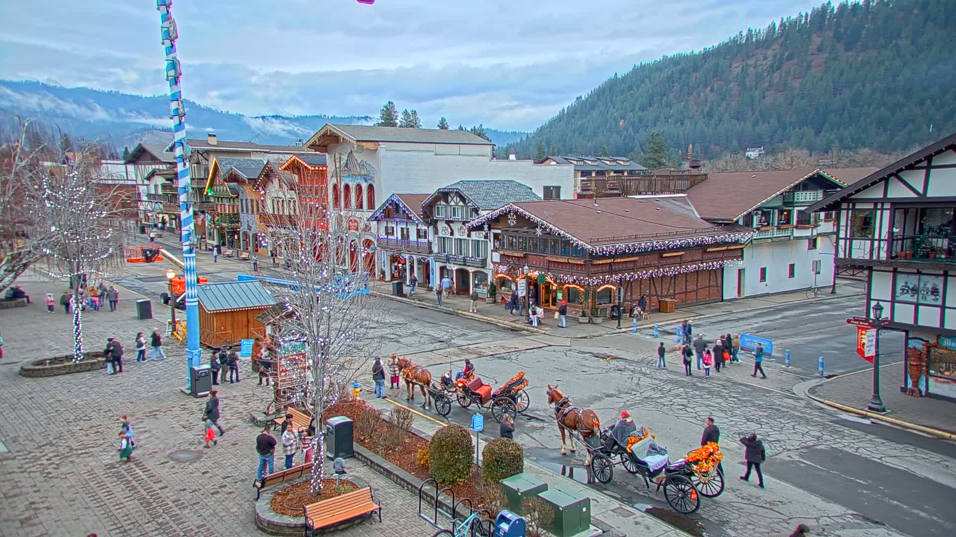 Leavenworth Village 801 Font St.  Walking Street View Live Cam - Leavenworth, Chelan, Washington, USA