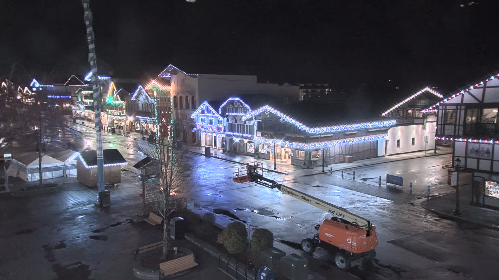 Leavenworth Village 801 Font St.  Walking Street View Live Cam - Leavenworth, Chelan, Washington, USA