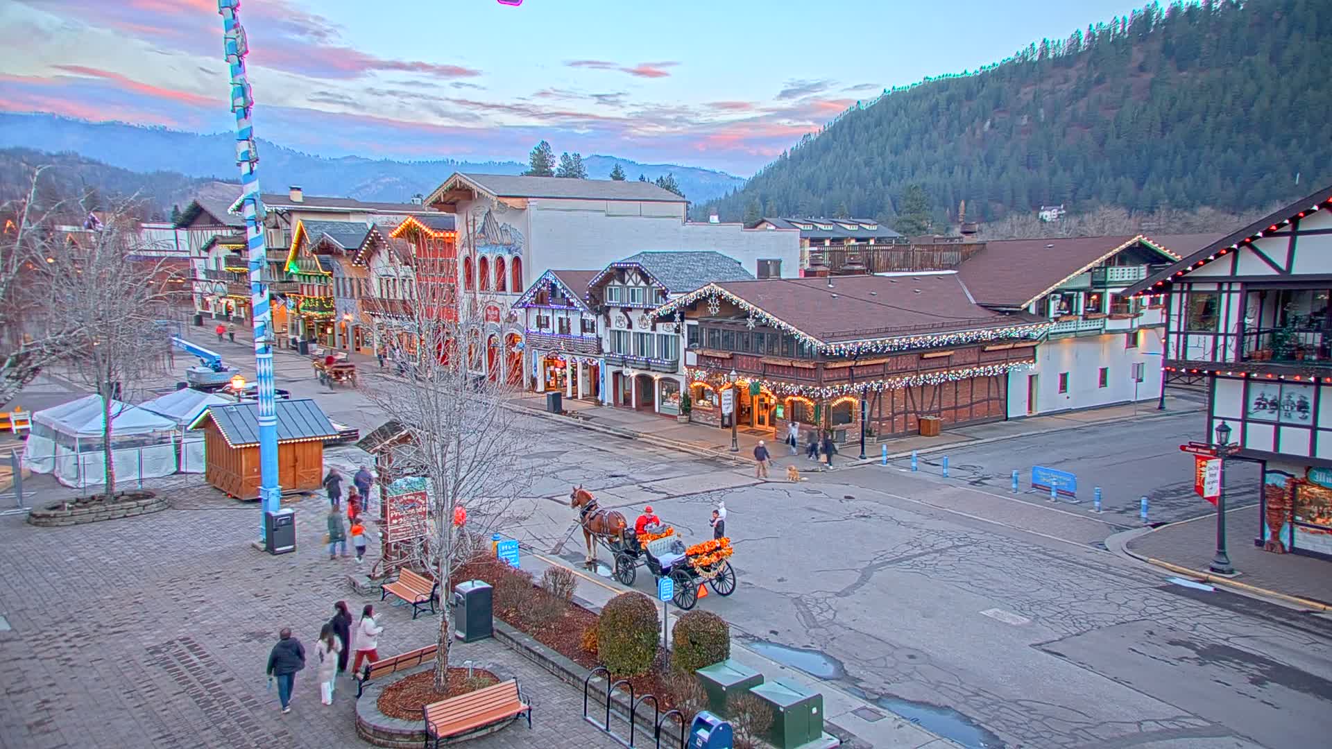 Leavenworth Village 801 Font St.  Walking Street View Live Cam - Leavenworth, Chelan, Washington, USA