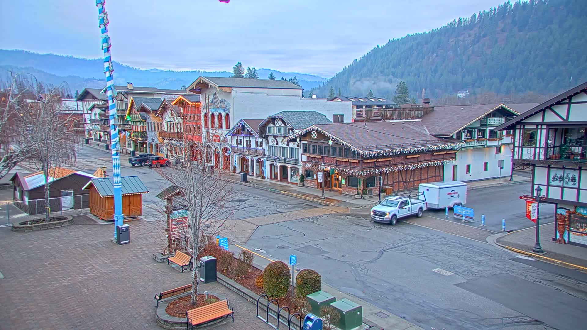 Leavenworth Village 801 Font St.  Walking Street View Live Cam - Leavenworth, Chelan, Washington, USA