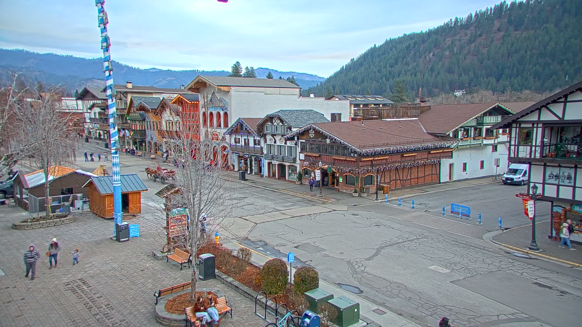 Leavenworth Village 801 Font St.  Walking Street View Live Cam - Leavenworth, Chelan, Washington, USA