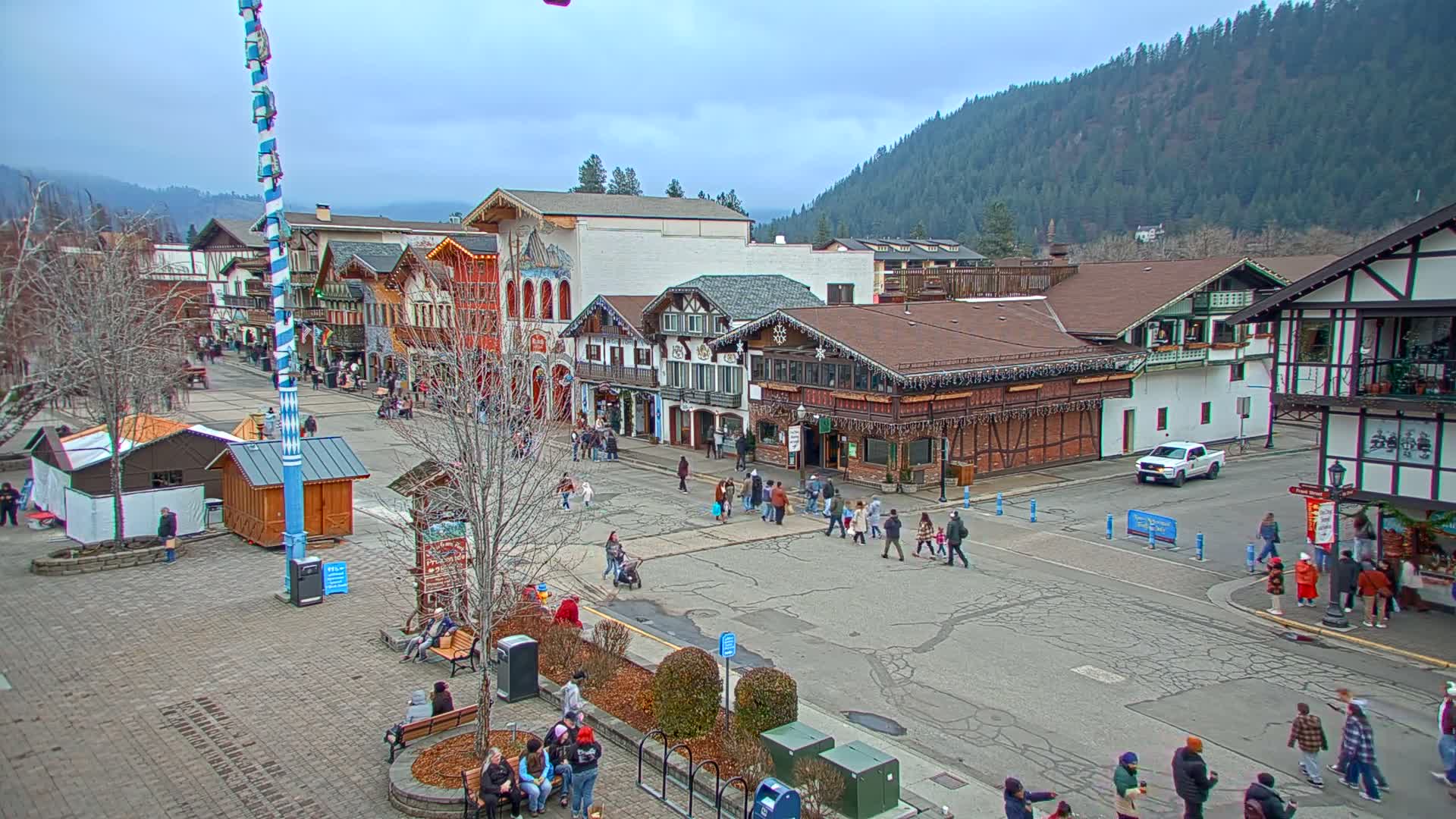 Leavenworth Village 801 Font St.  Walking Street View Live Cam - Leavenworth, Chelan, Washington, USA