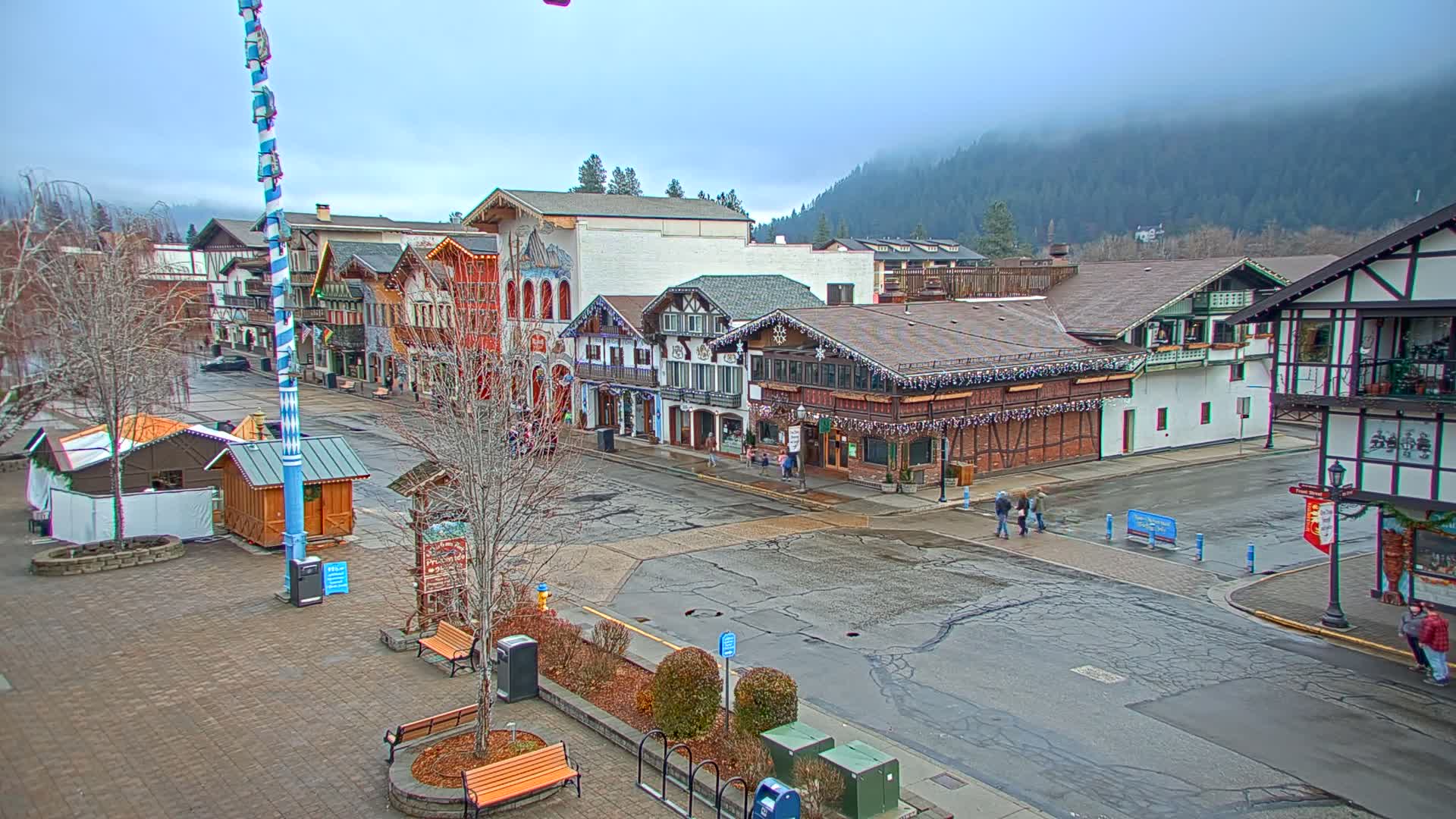 Leavenworth Village 801 Font St.  Walking Street View Live Cam - Leavenworth, Chelan, Washington, USA