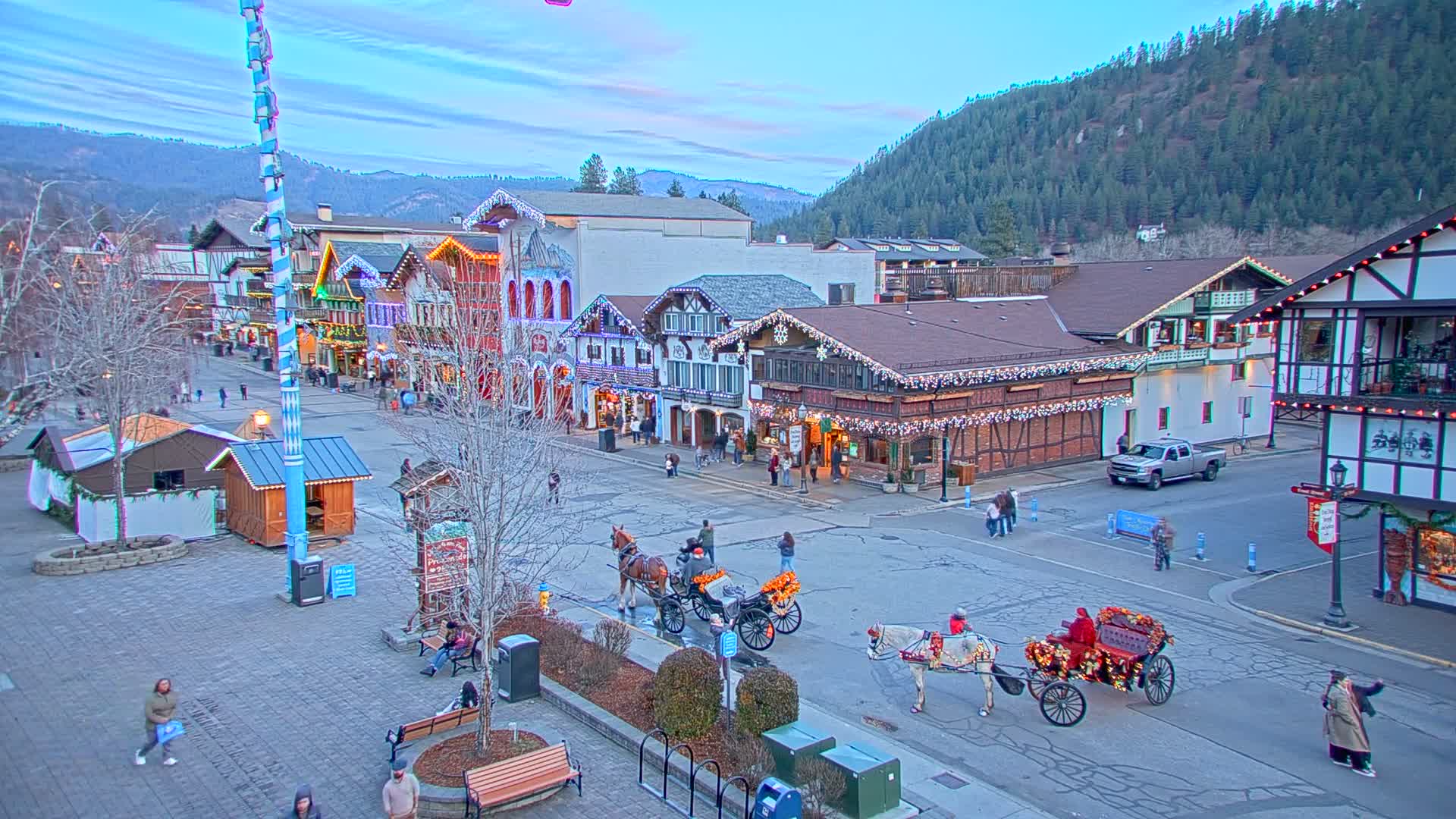 Leavenworth Village 801 Font St.  Walking Street View Live Cam - Leavenworth, Chelan, Washington, USA