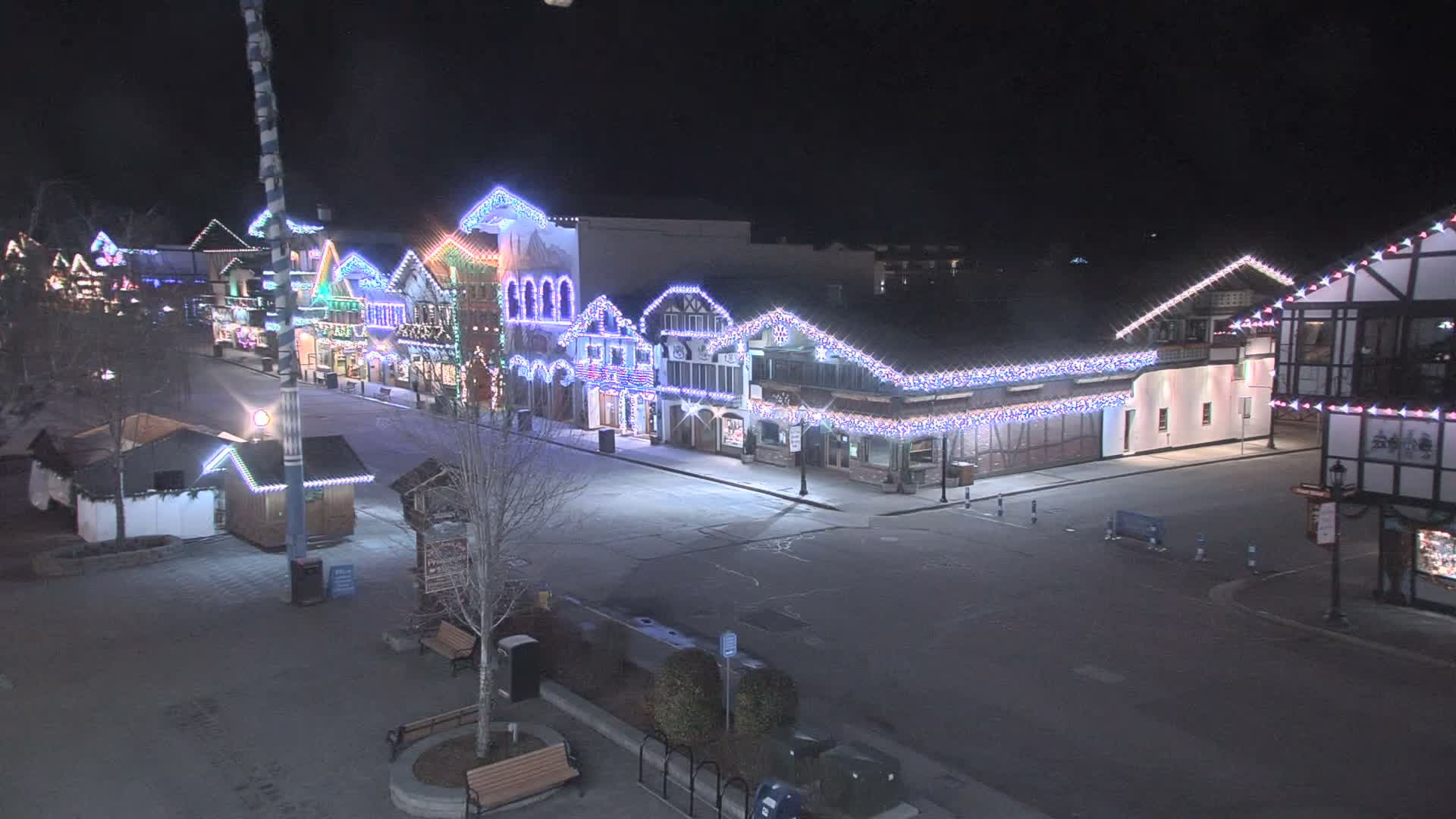 Leavenworth Village 801 Font St.  Walking Street View Live Cam - Leavenworth, Chelan, Washington, USA