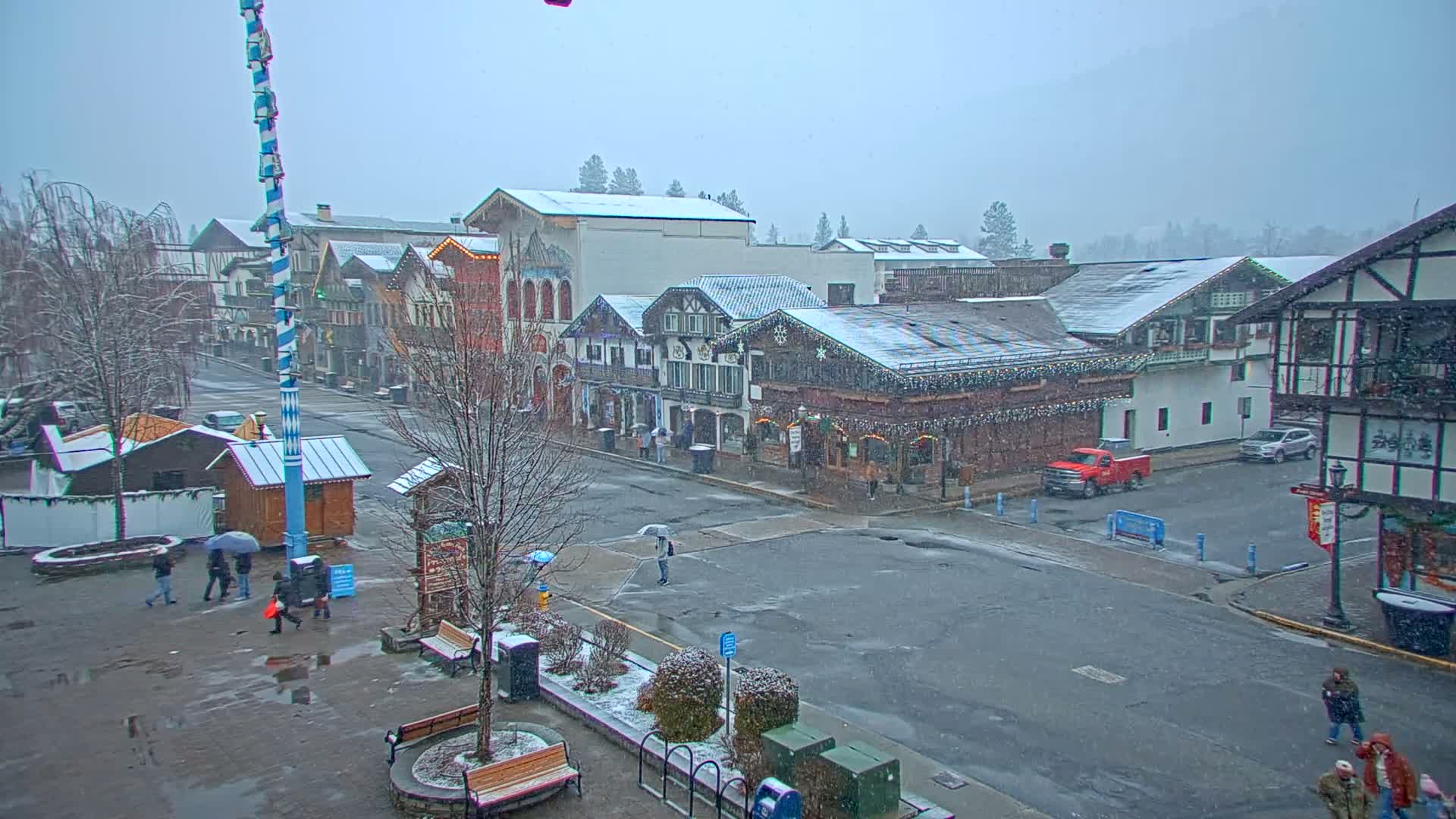 Leavenworth Village 801 Font St.  Walking Street View Live Cam - Leavenworth, Chelan, Washington, USA