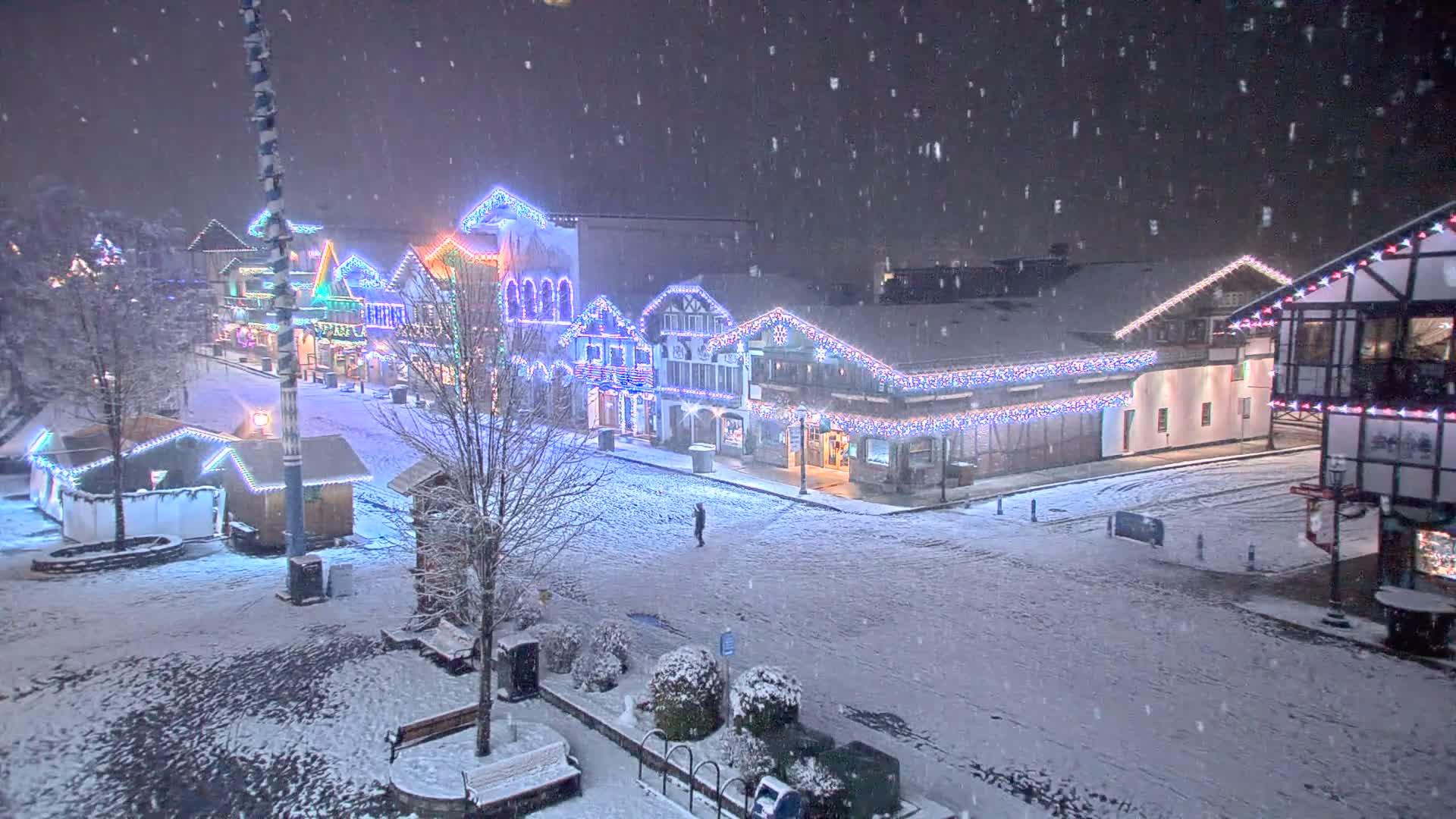 Leavenworth Village 801 Font St.  Walking Street View Live Cam - Leavenworth, Chelan, Washington, USA