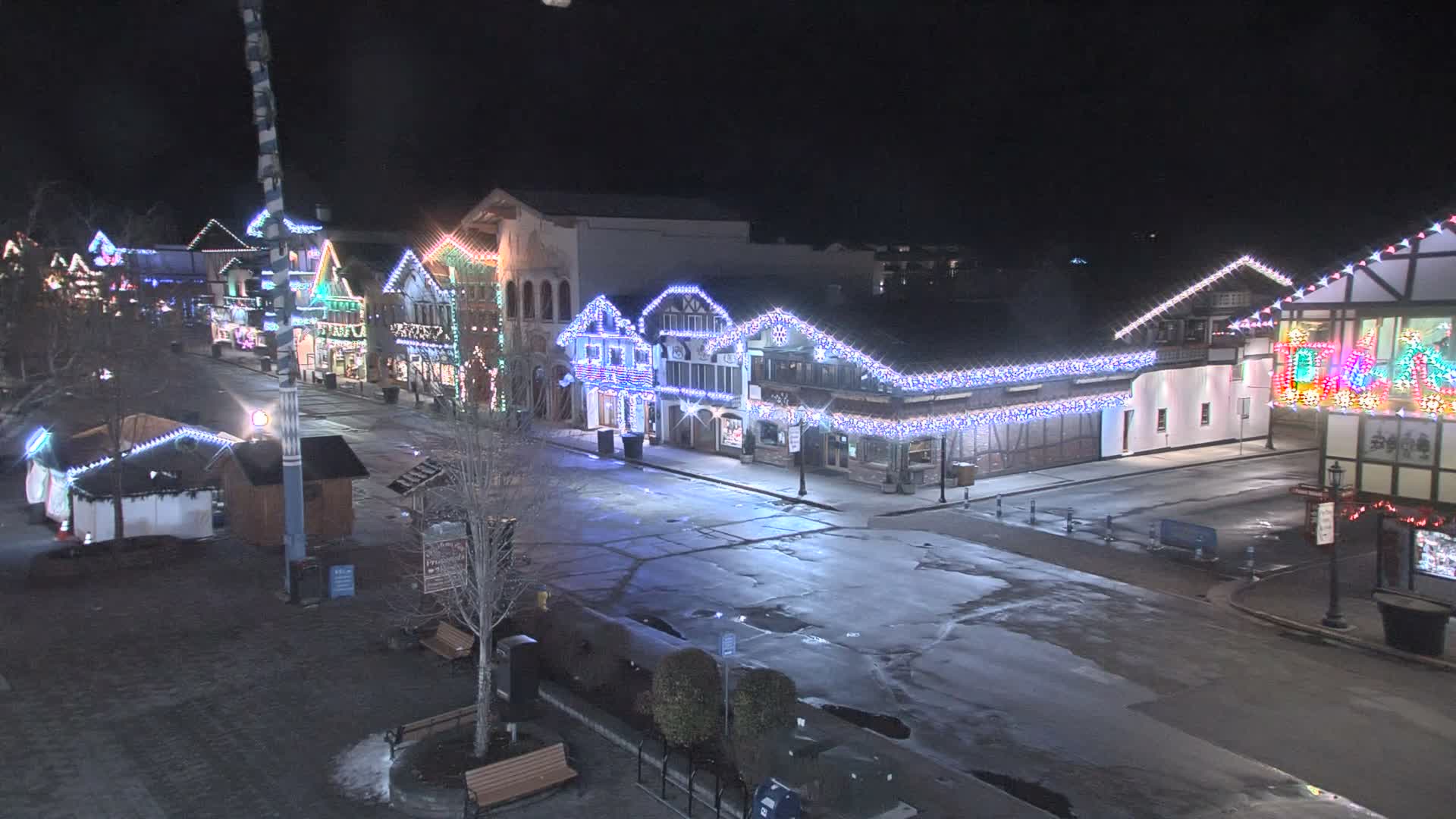 Leavenworth Village 801 Font St.  Walking Street View Live Cam - Leavenworth, Chelan, Washington, USA